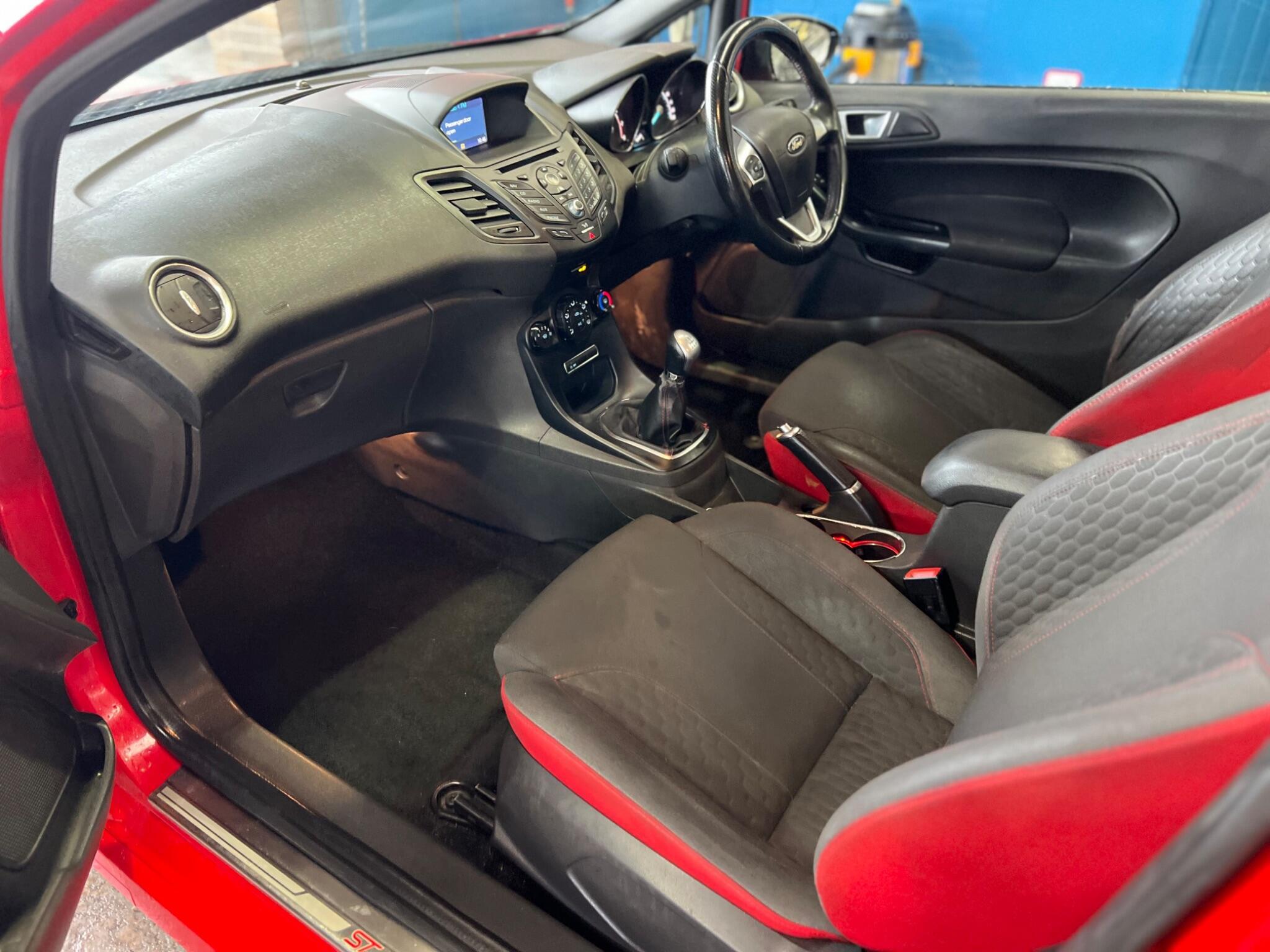 Ford Fiesta - Image 18