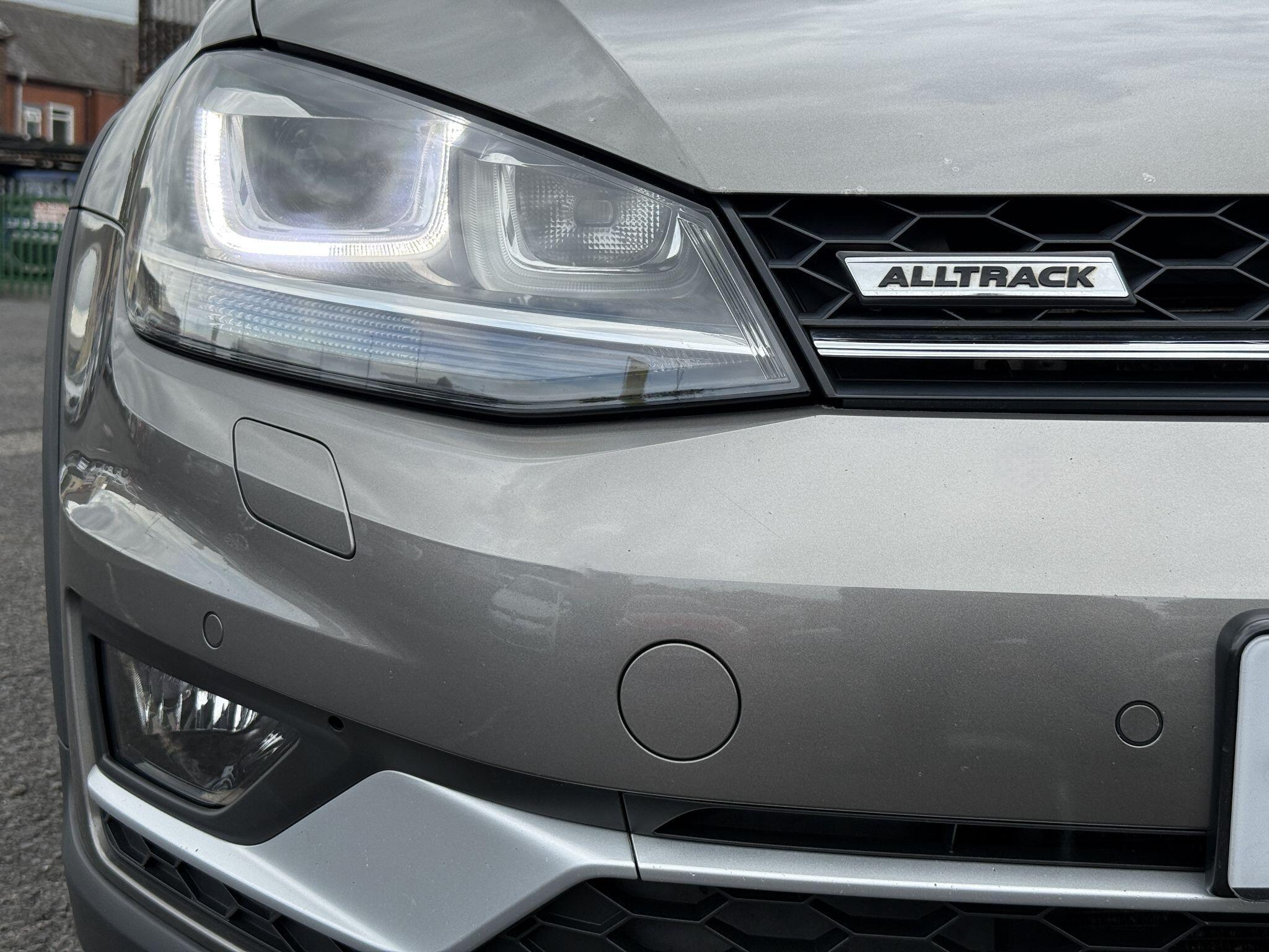Volkswagen Golf - Image 13