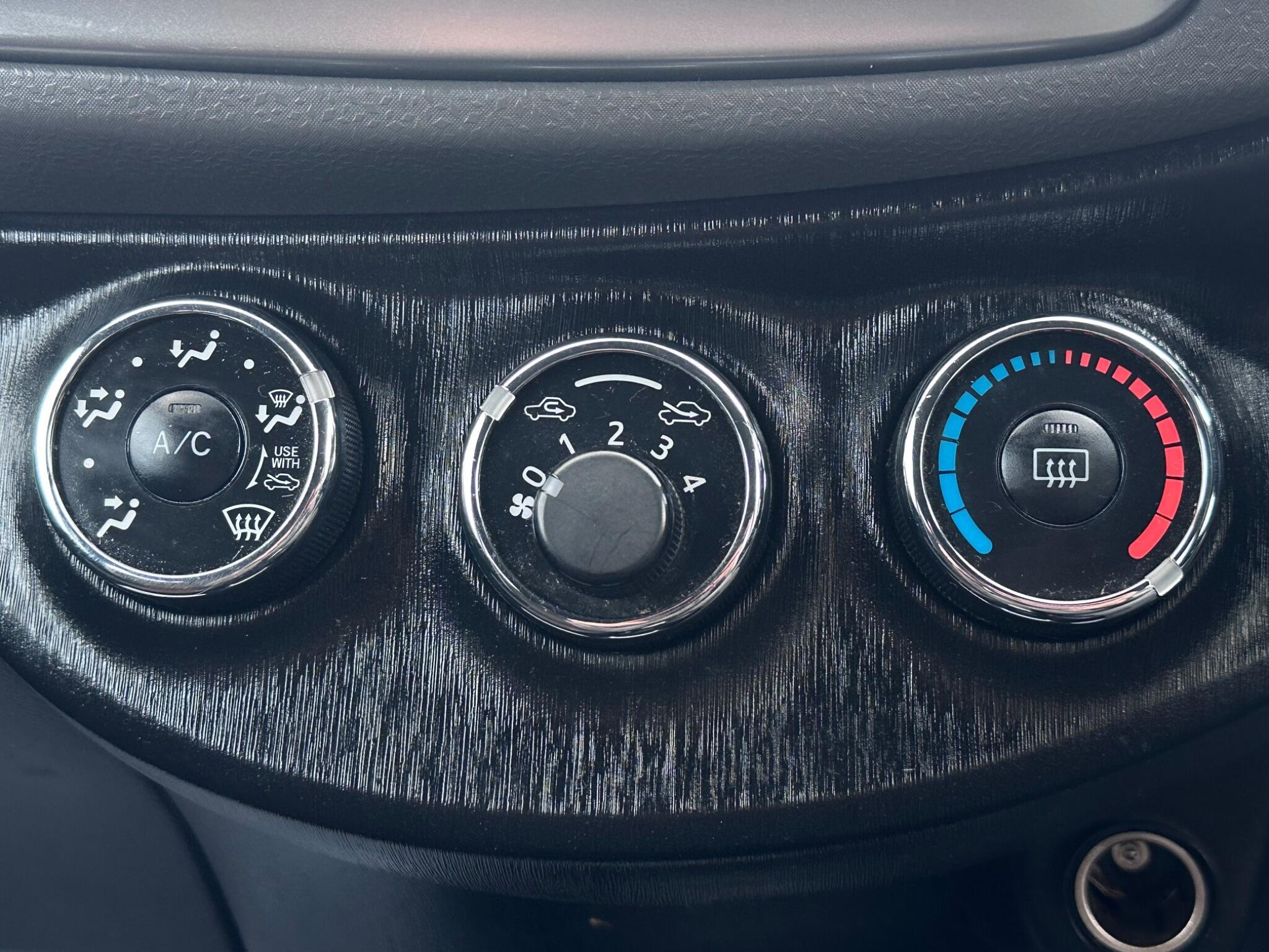 Toyota Yaris - Image 15