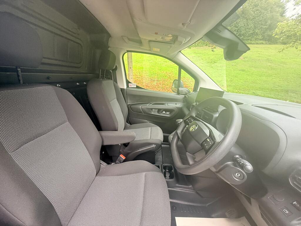 Vauxhall Combo - Image 14