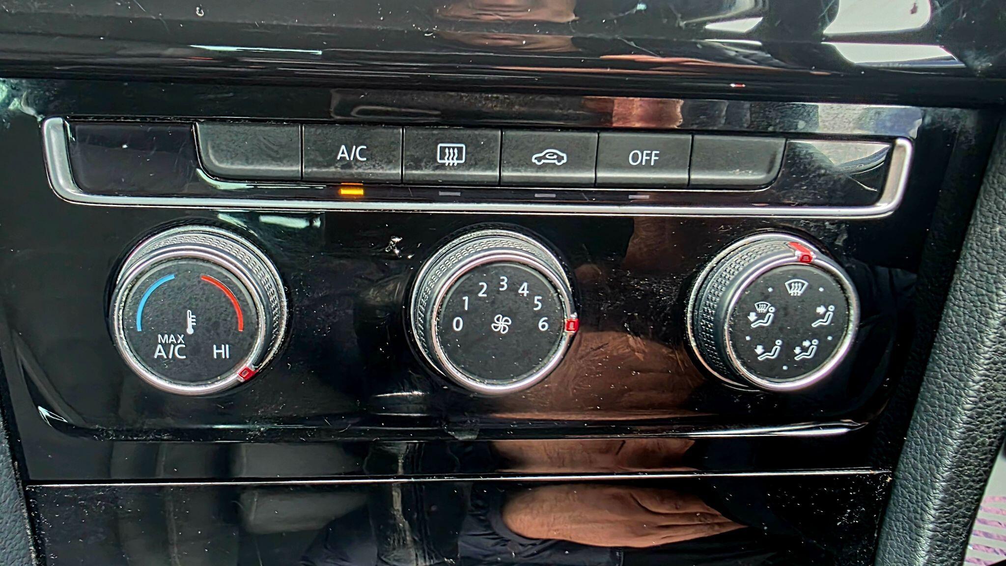 Volkswagen Golf - Image 26