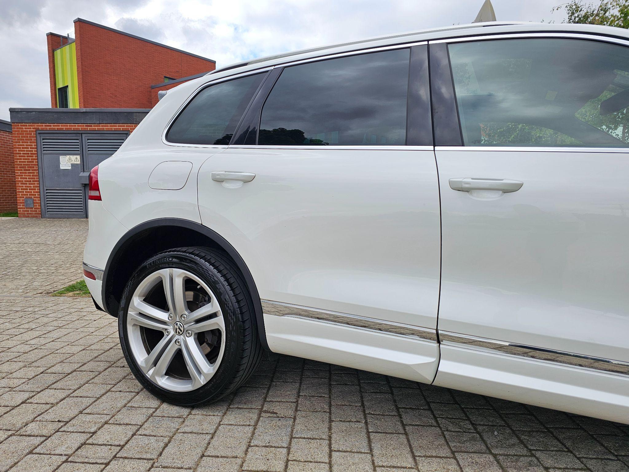 Volkswagen Touareg - Image 8