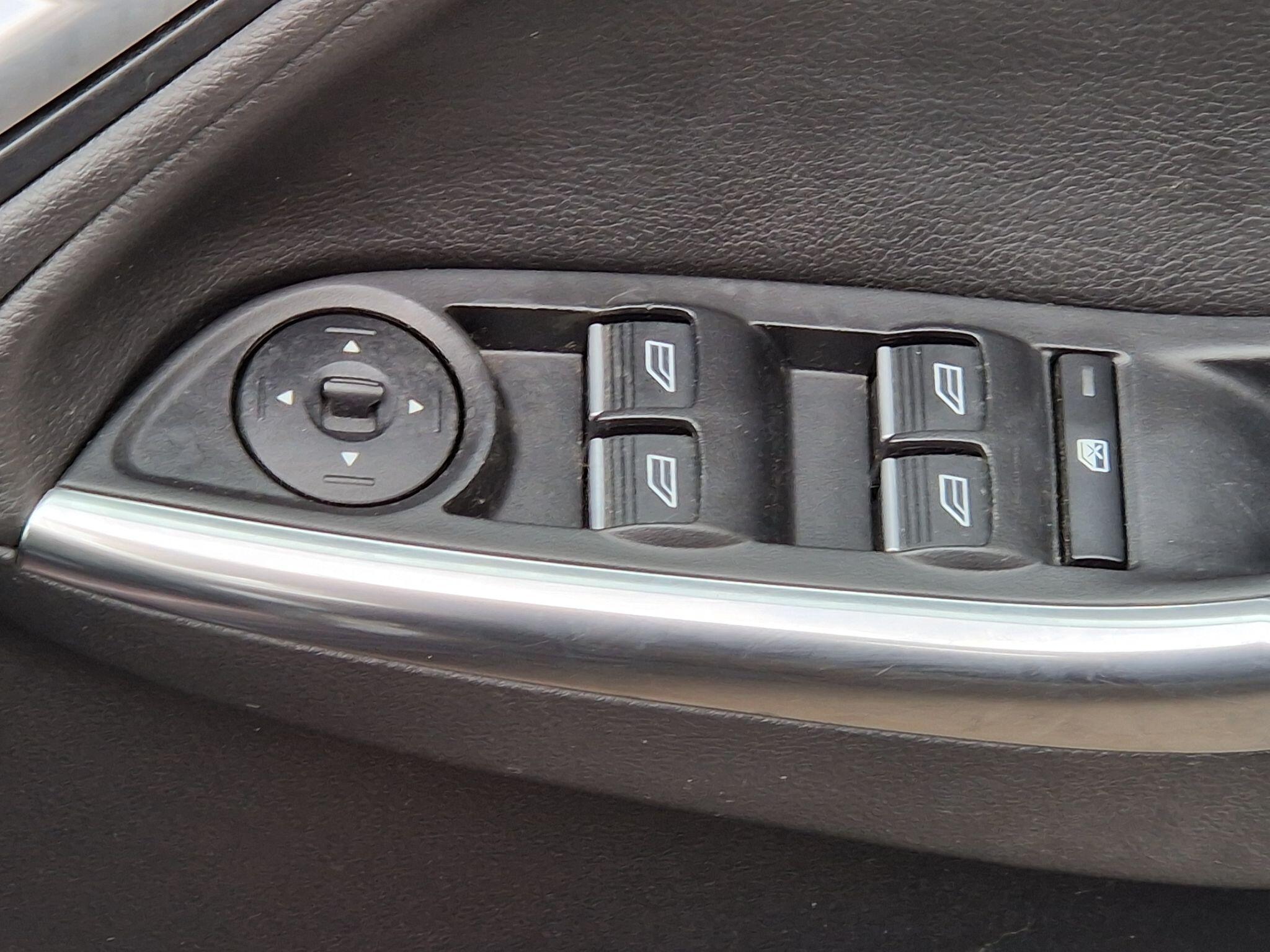 Ford Focus - Image 32