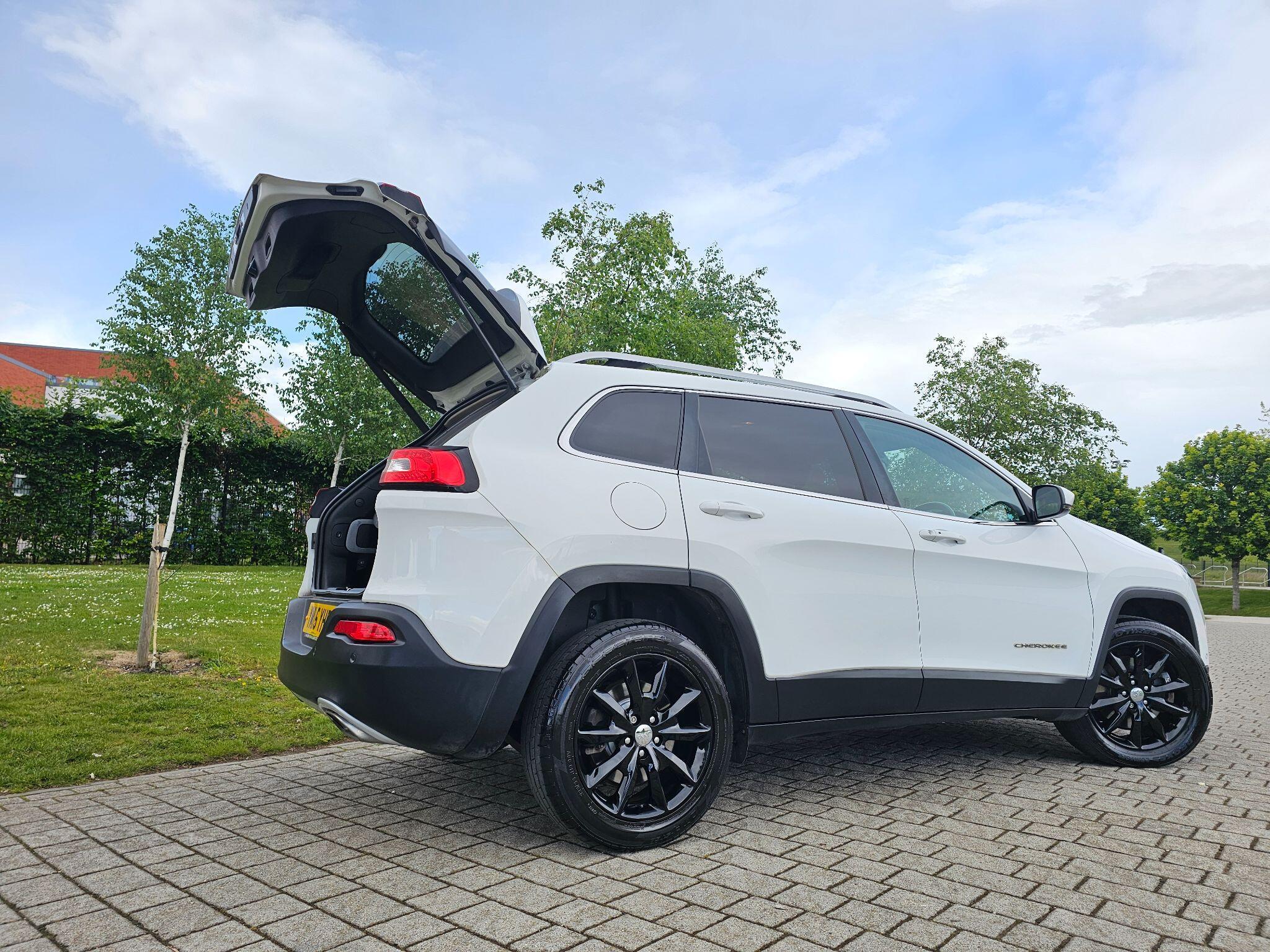 Jeep Cherokee - Image 24