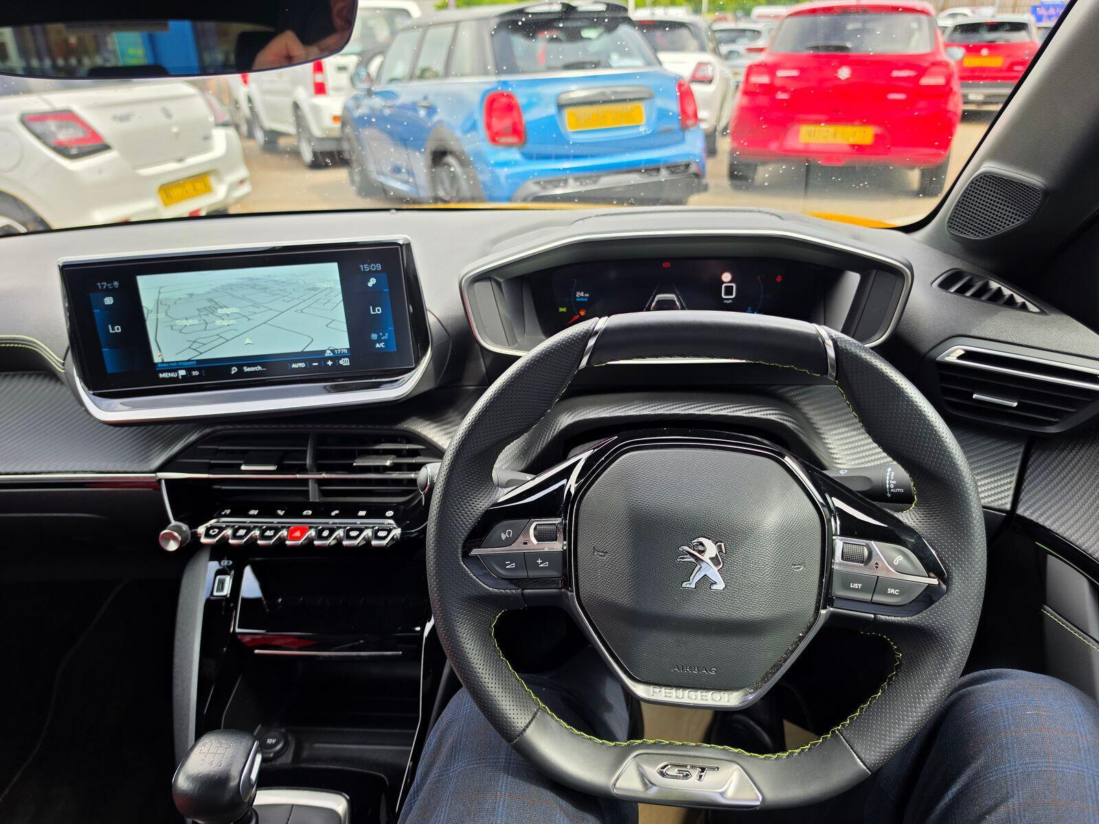 Peugeot 208 - Image 18
