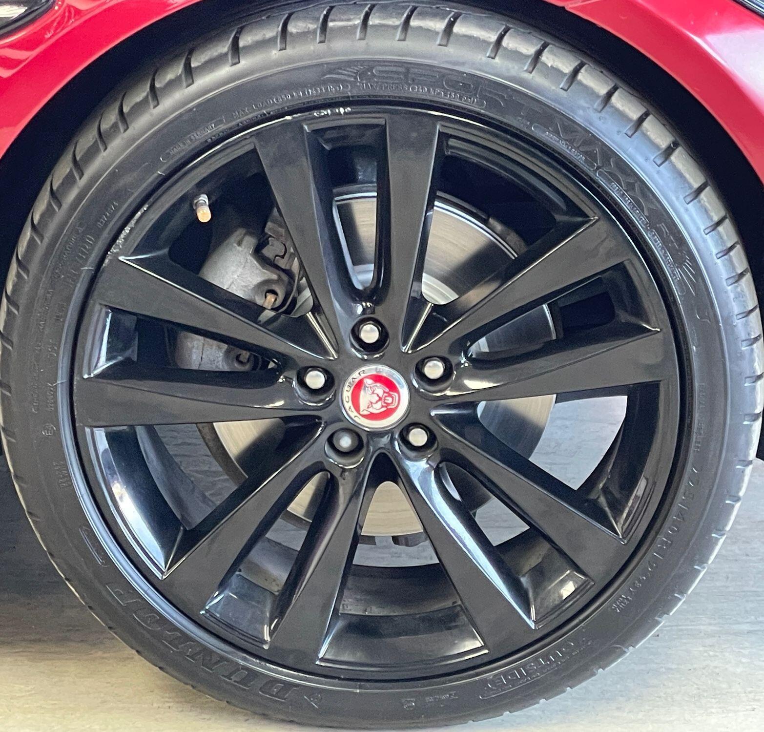 Jaguar XE - Image 15