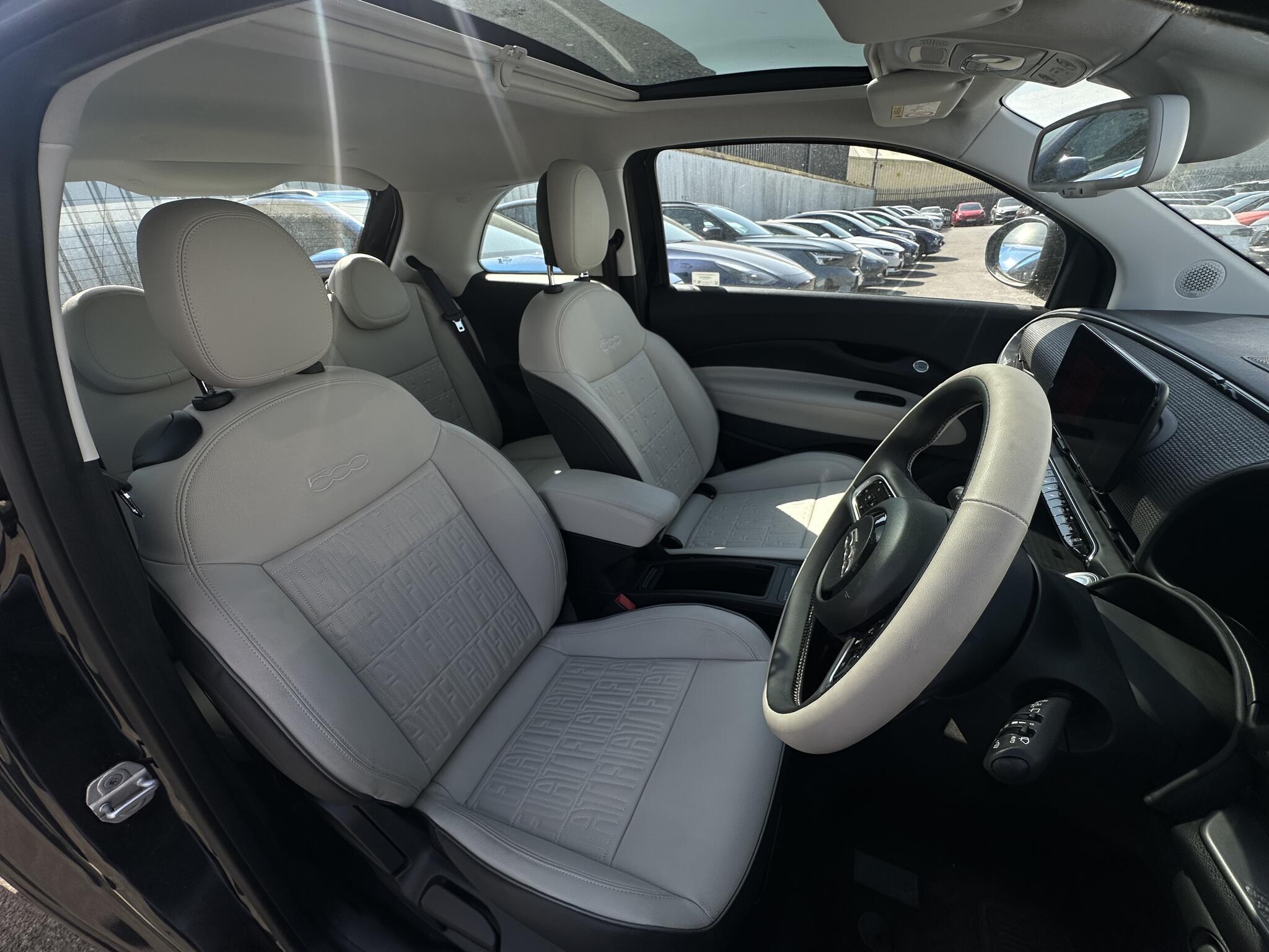 Fiat 500e - Image 9