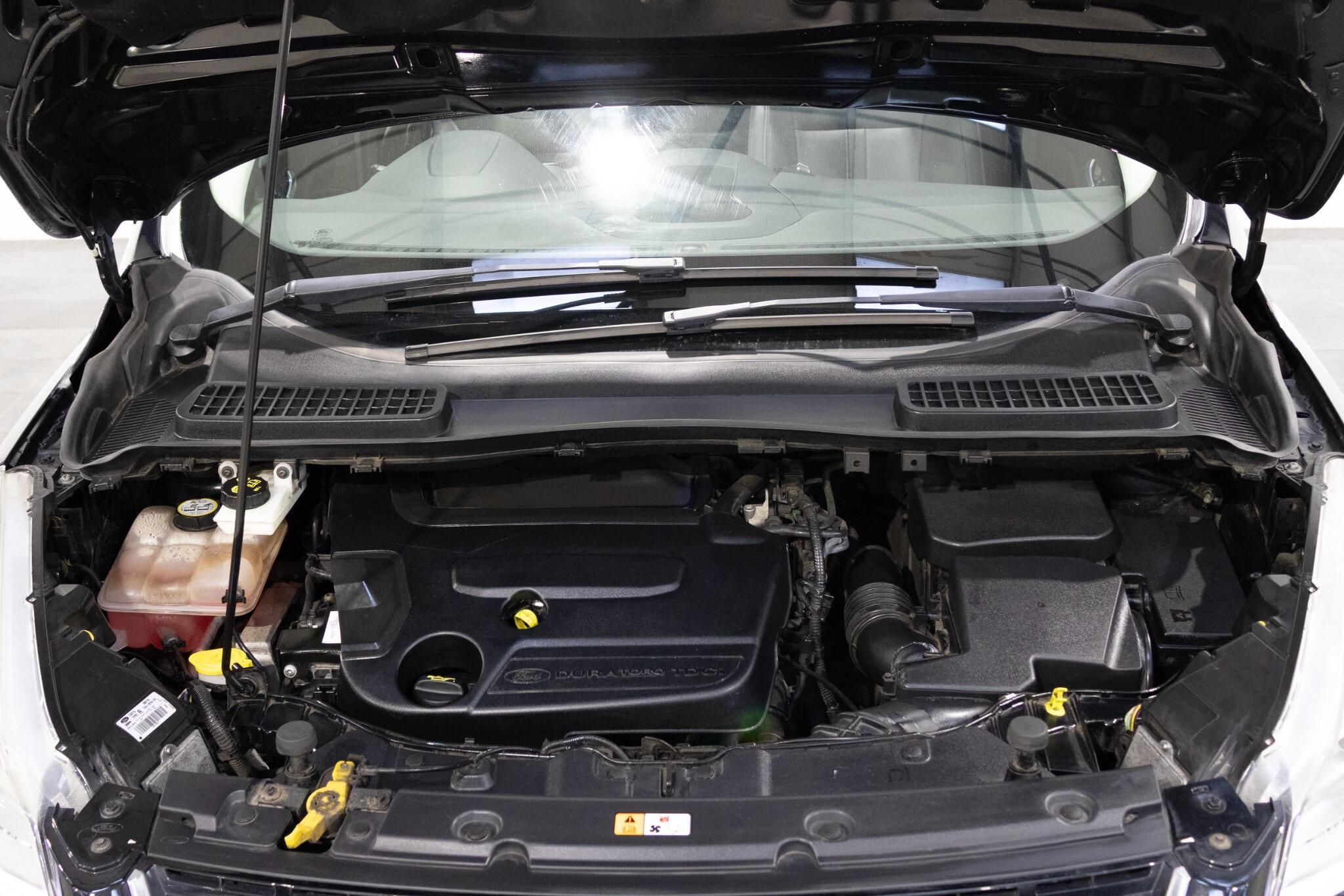 Ford Kuga - Image 12