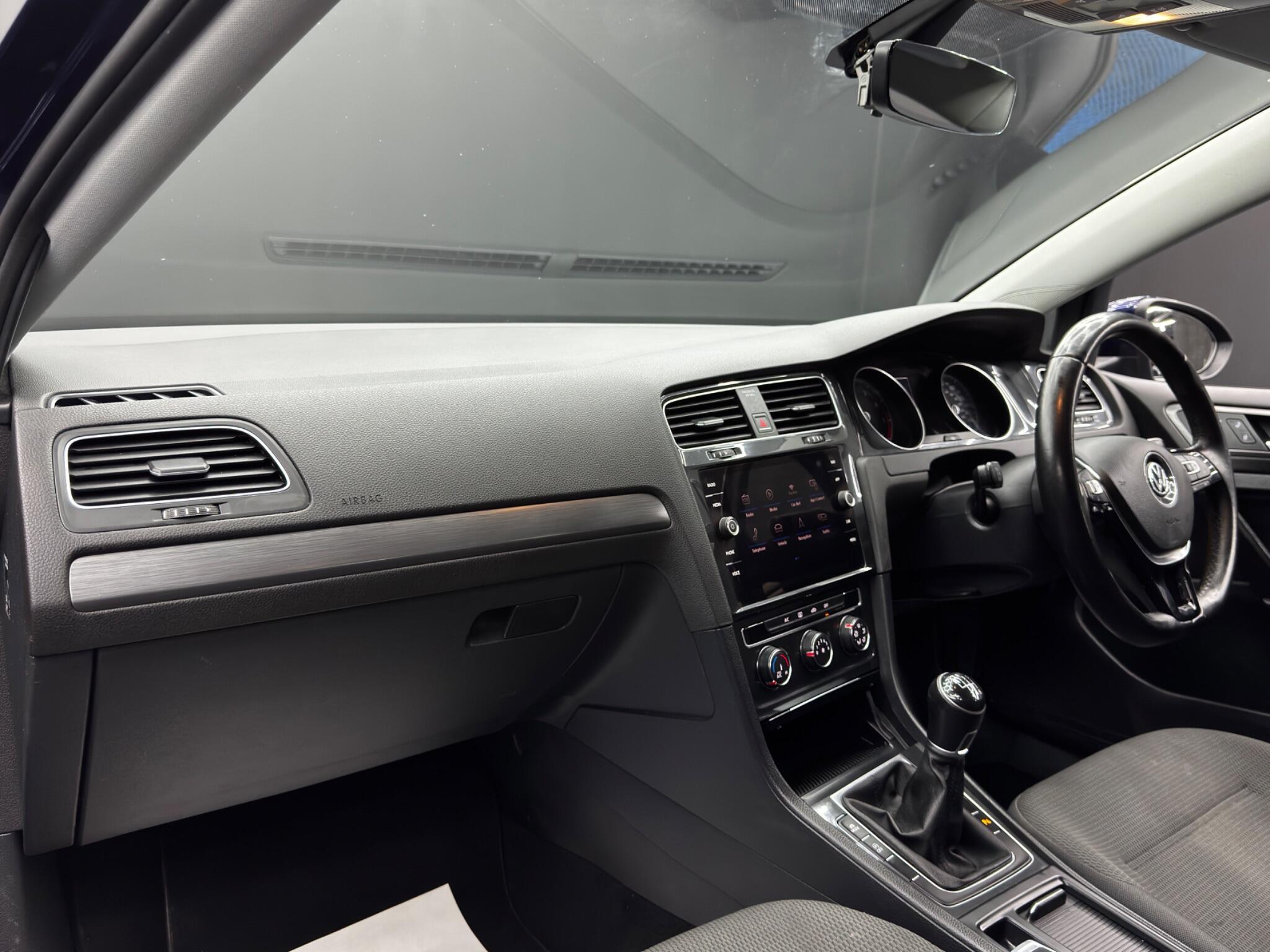 Volkswagen Golf - Image 11