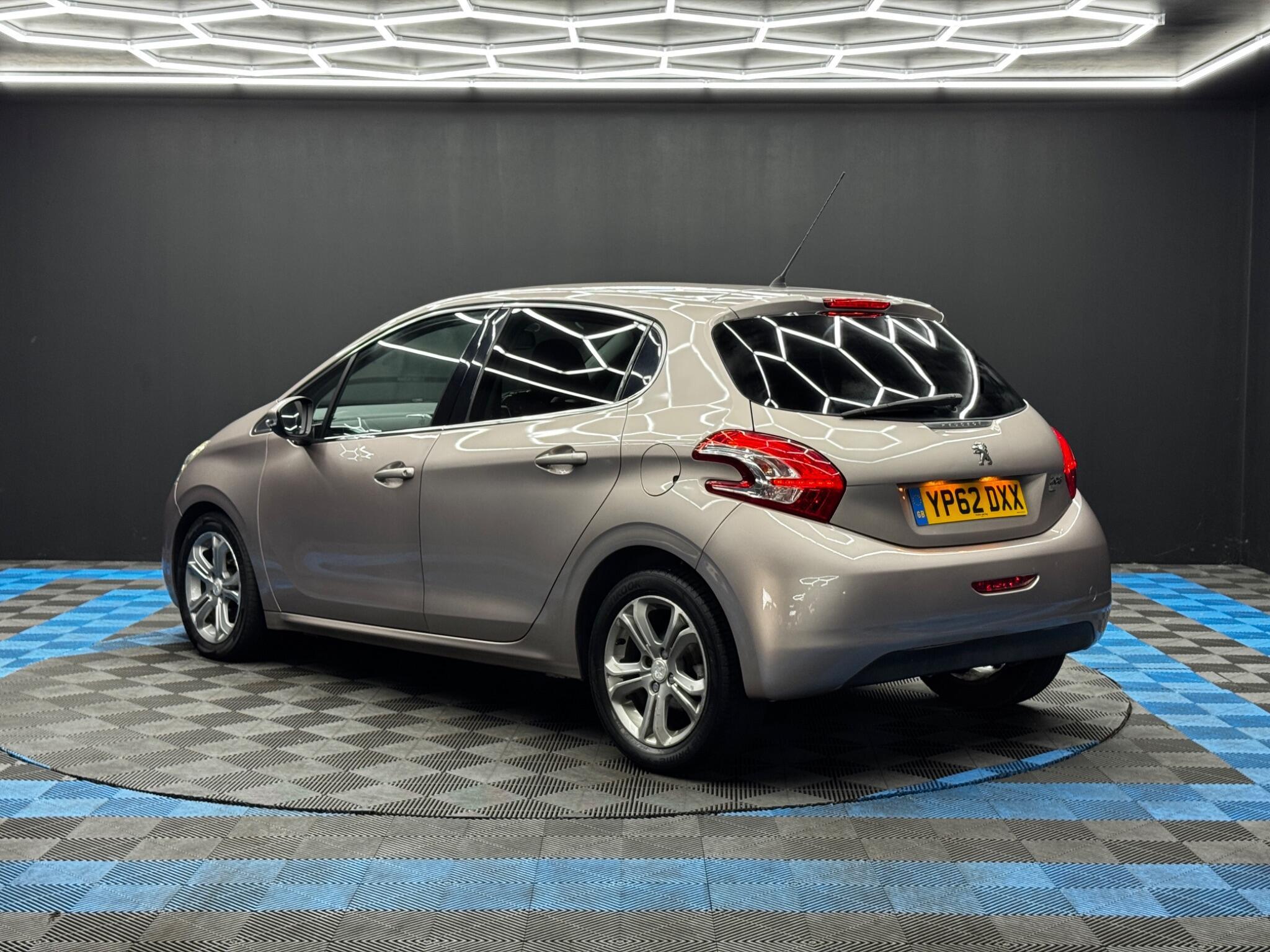 Peugeot 208 - Image 7