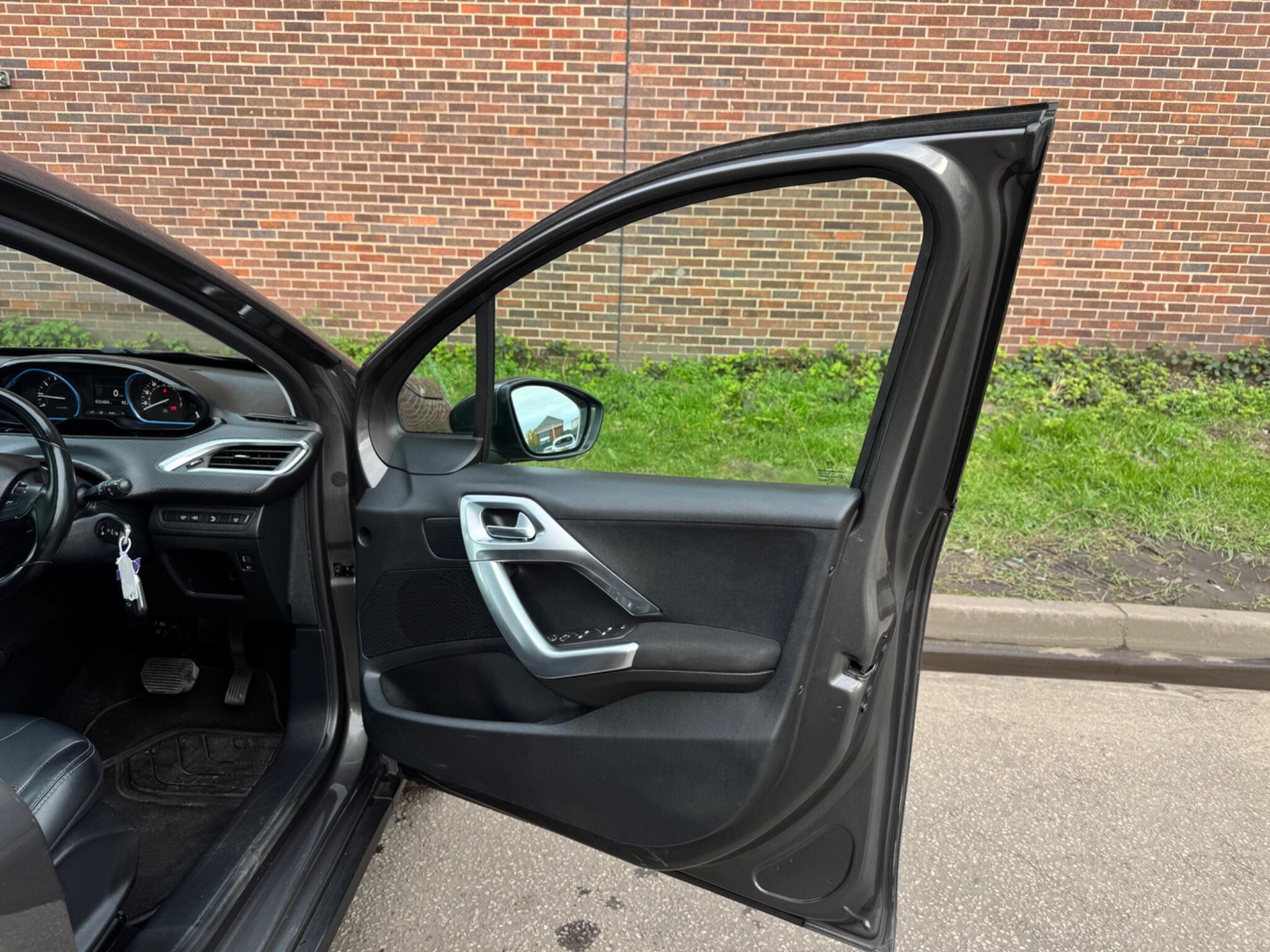 Peugeot 2008 - Image 42