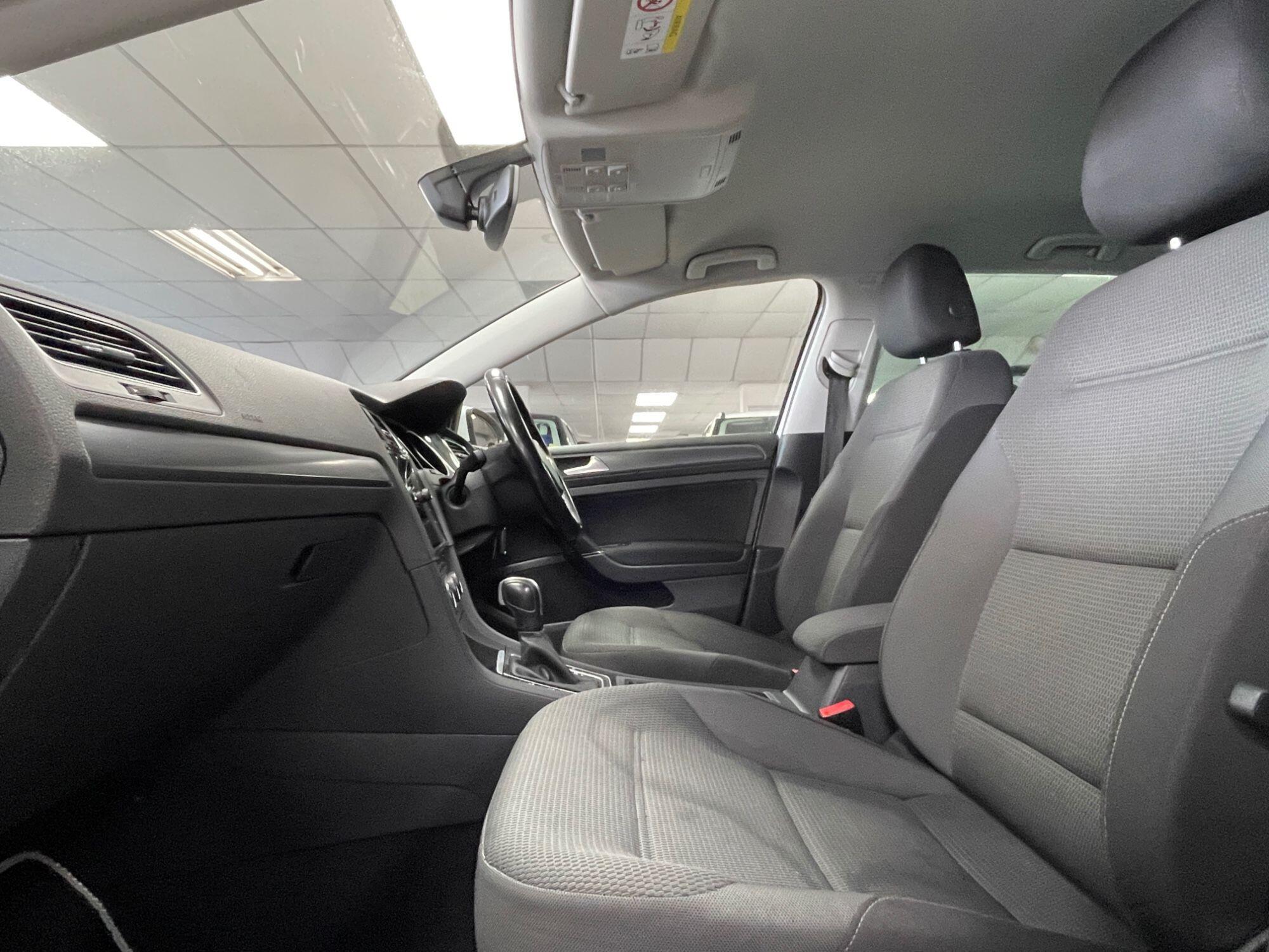 Volkswagen Golf - Image 33