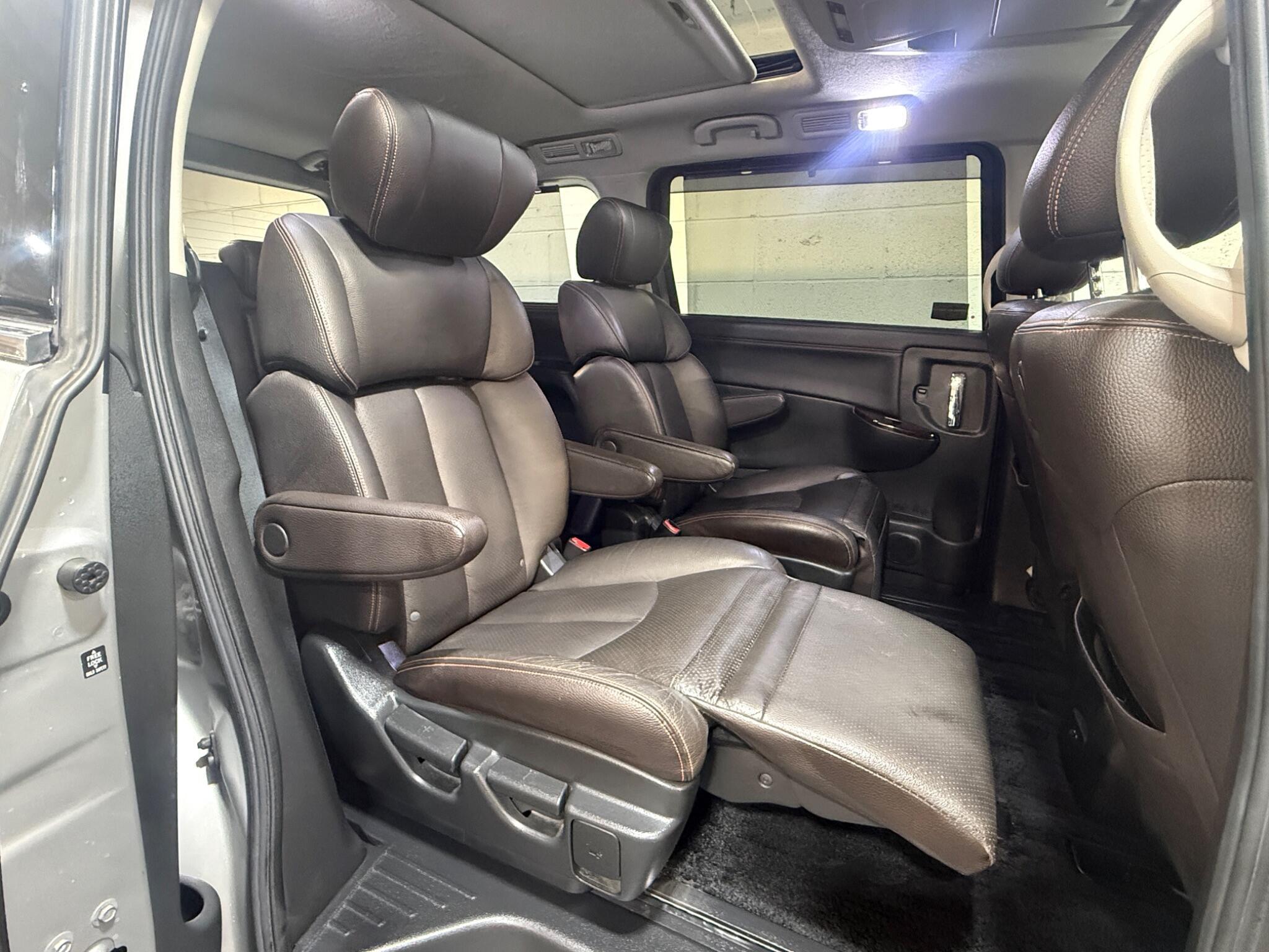 Nissan Elgrand - Image 13