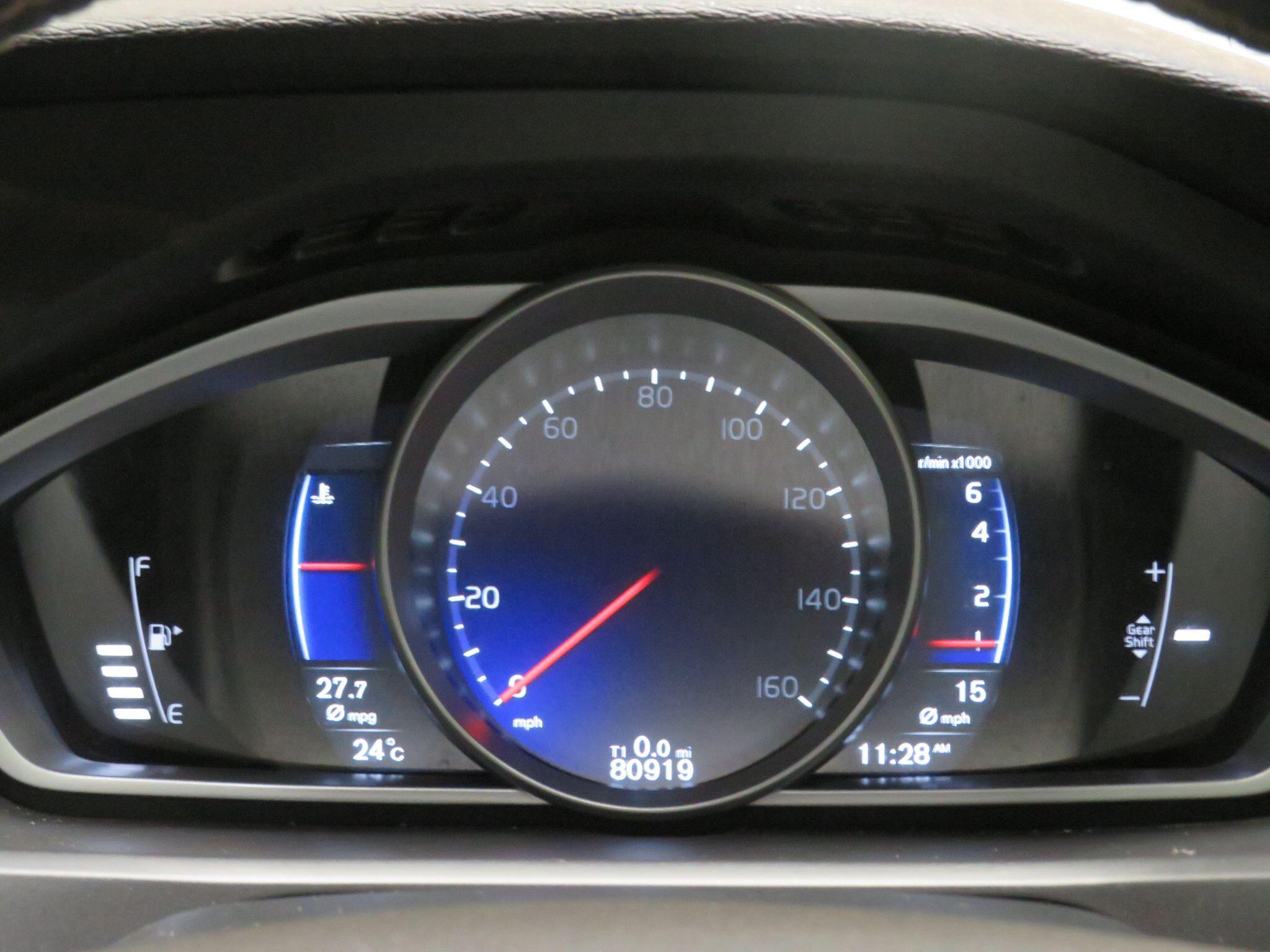 Volvo V40 - Image 15