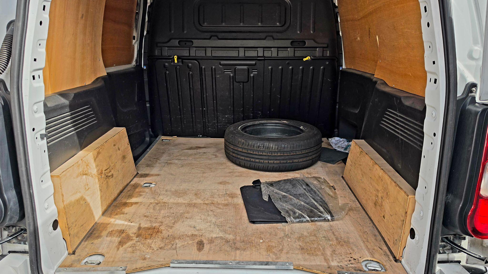 Vauxhall Combo - Image 20