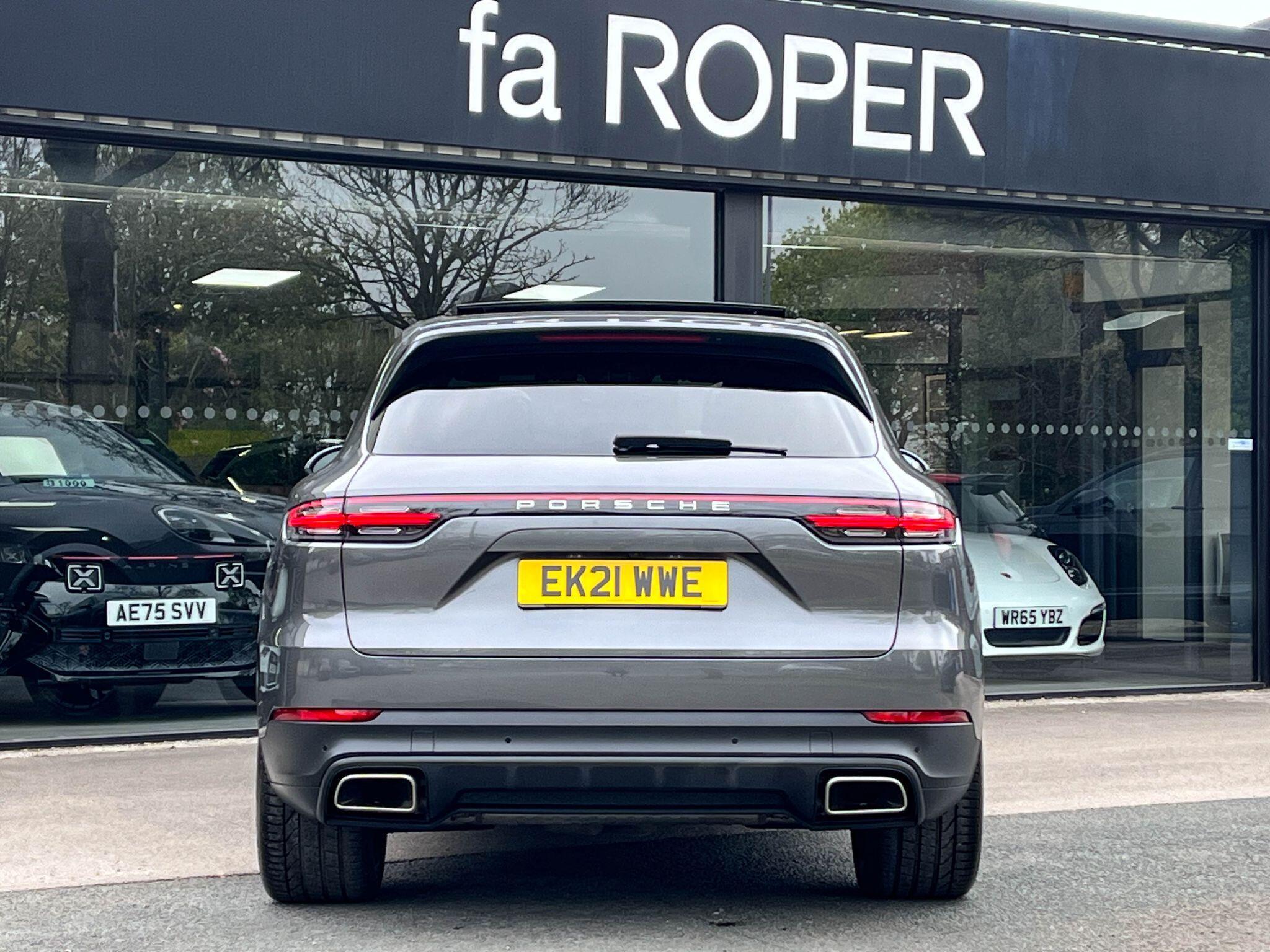 Porsche Cayenne - Image 25