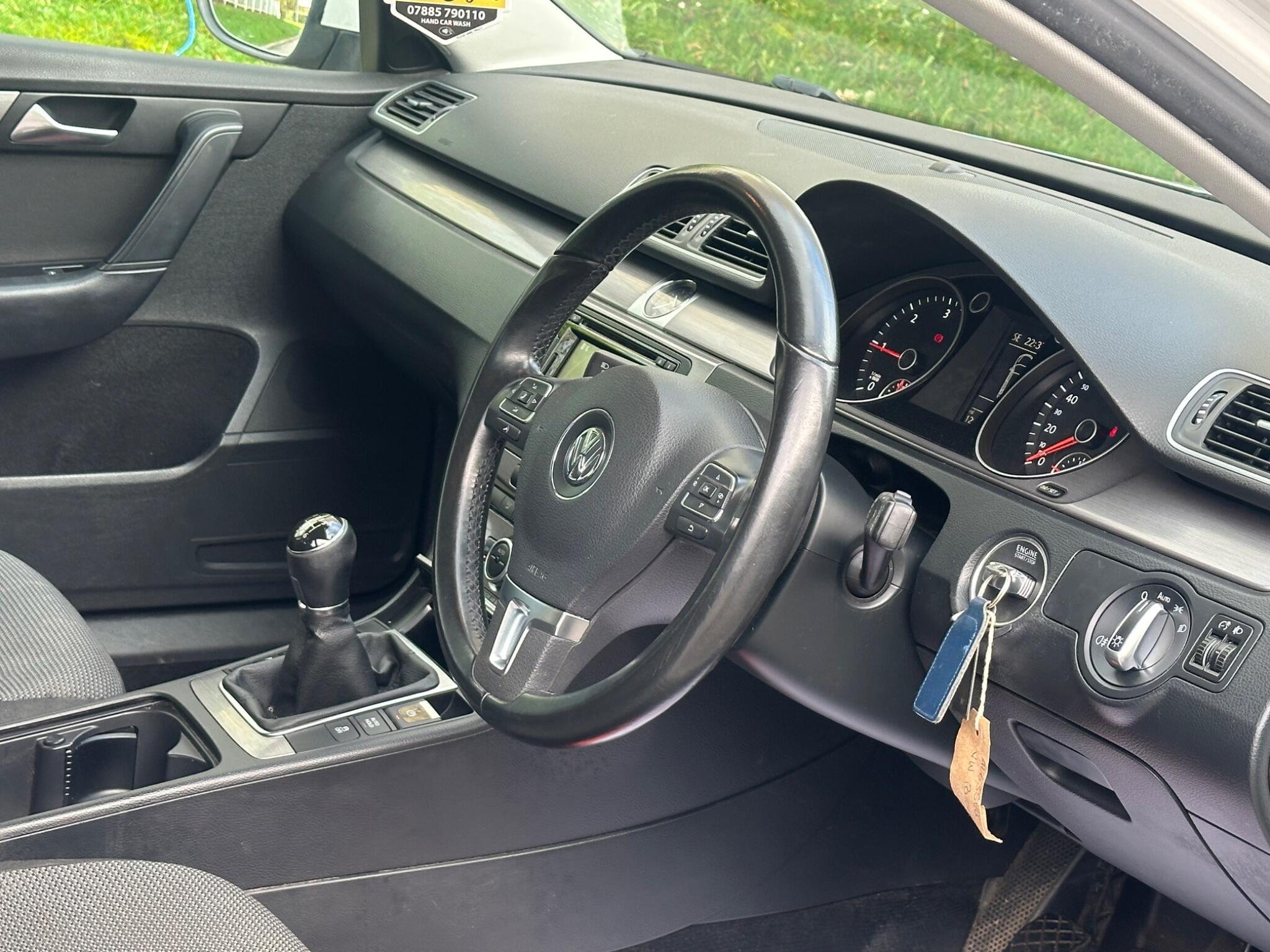 Volkswagen Passat - Image 33