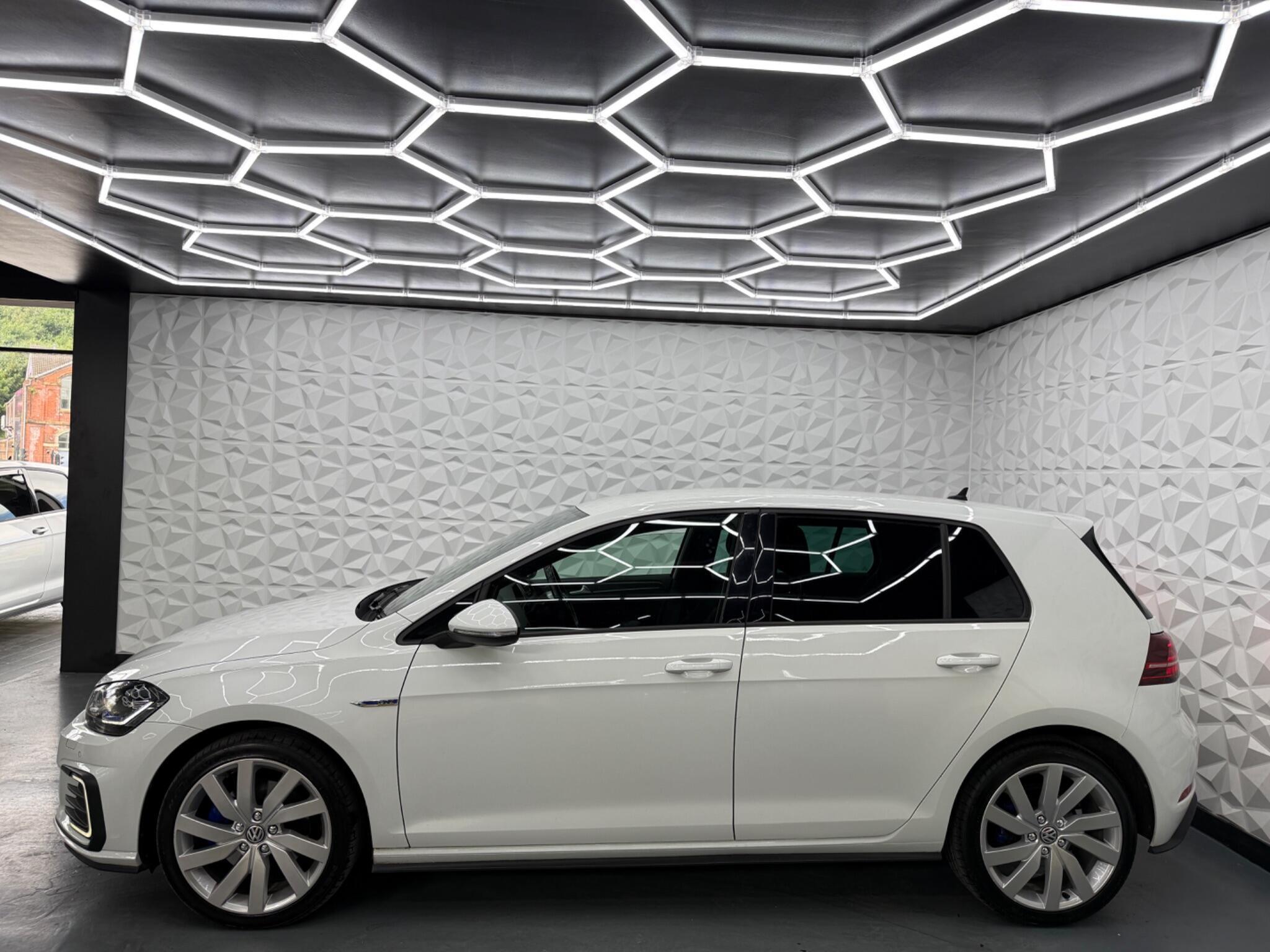 Volkswagen Golf - Image 8
