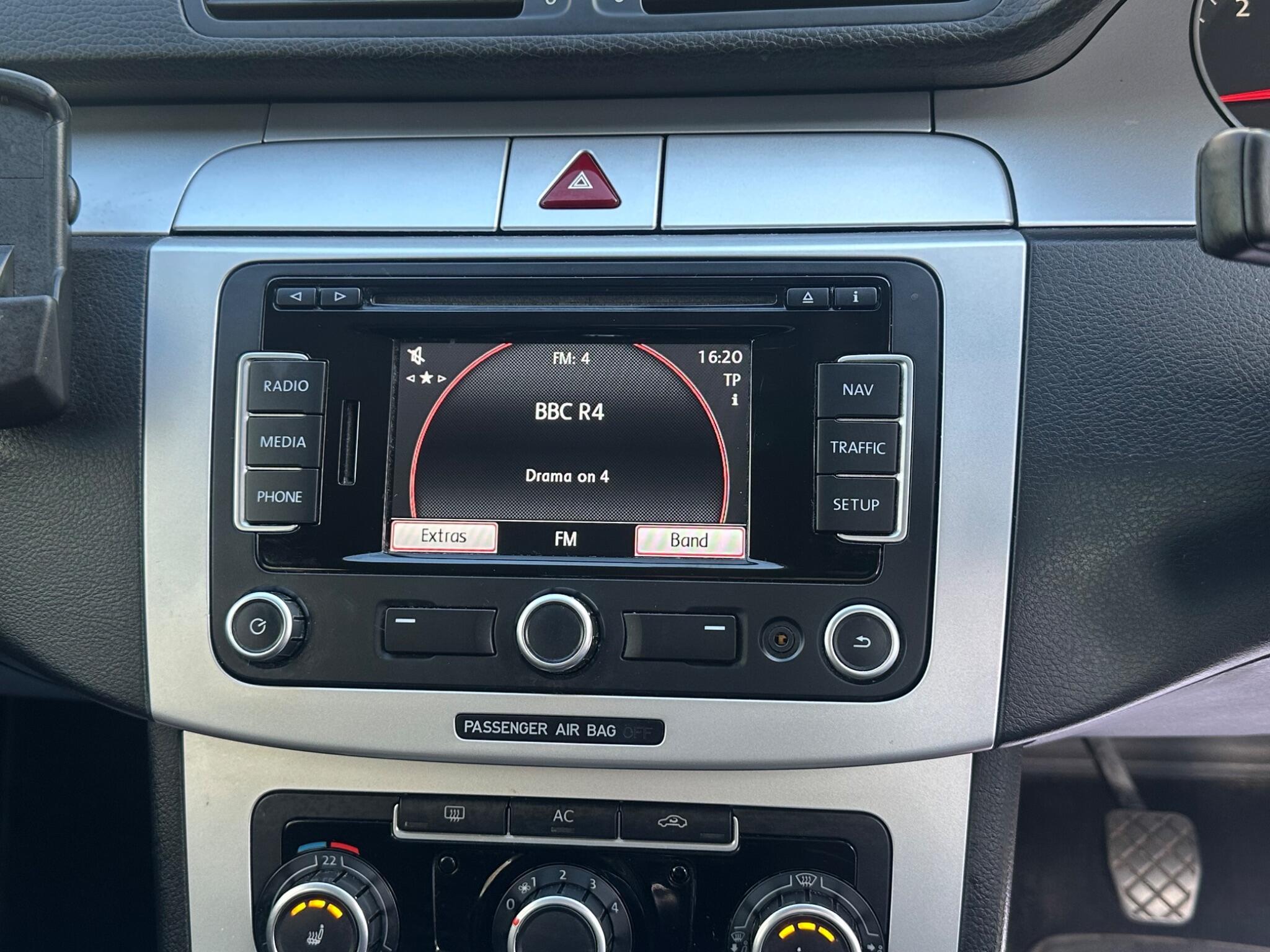 Volkswagen Passat - Image 33