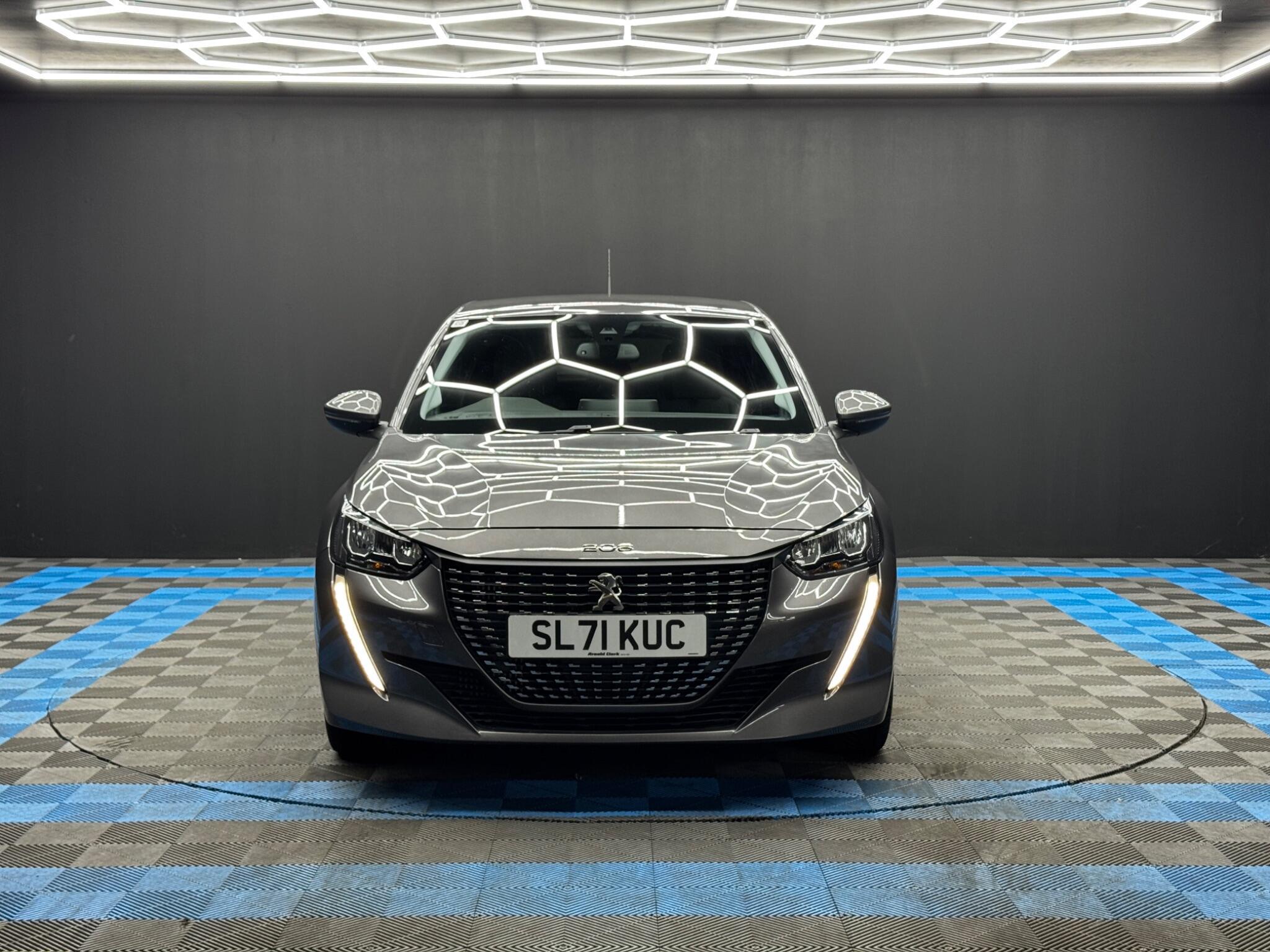 Peugeot 208 - Image 2