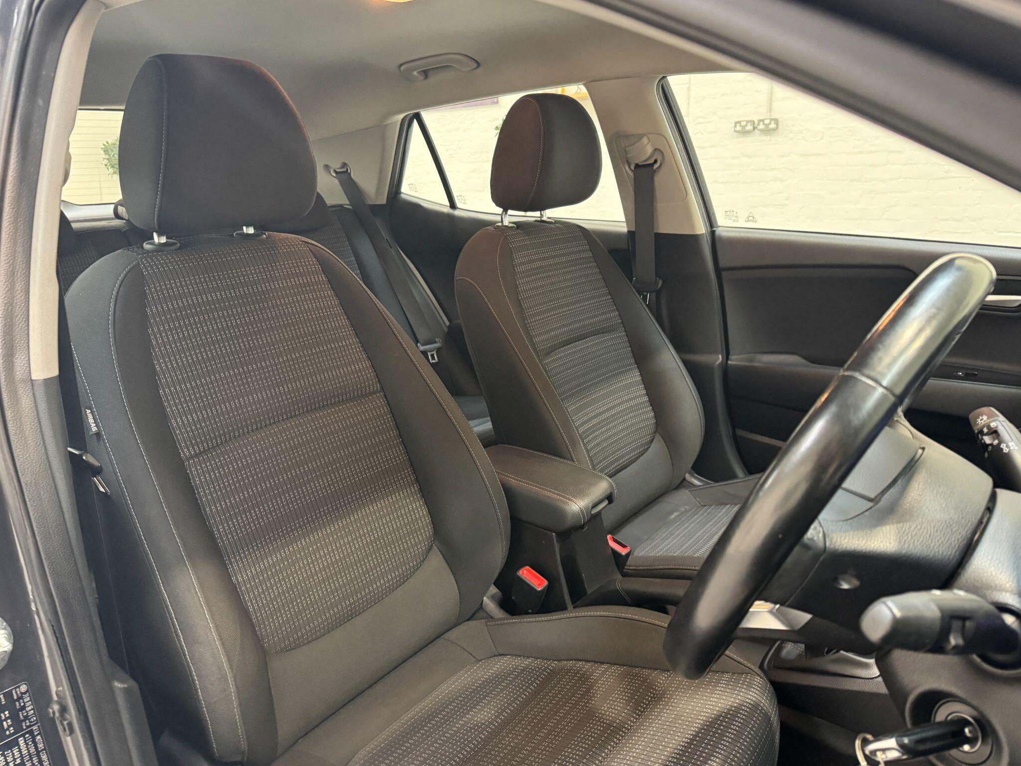 Kia Stonic - Image 17