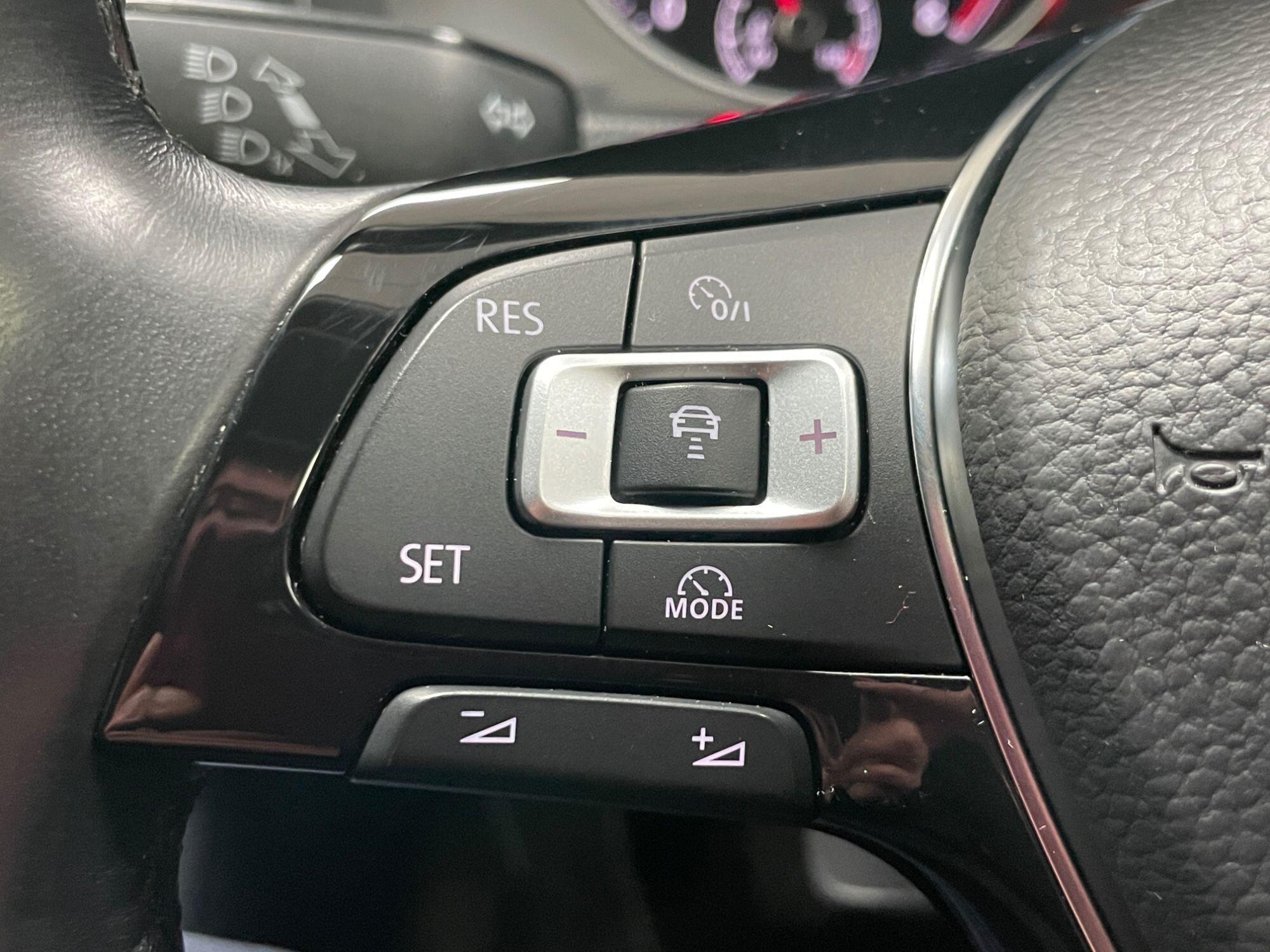 Volkswagen Golf - Image 35