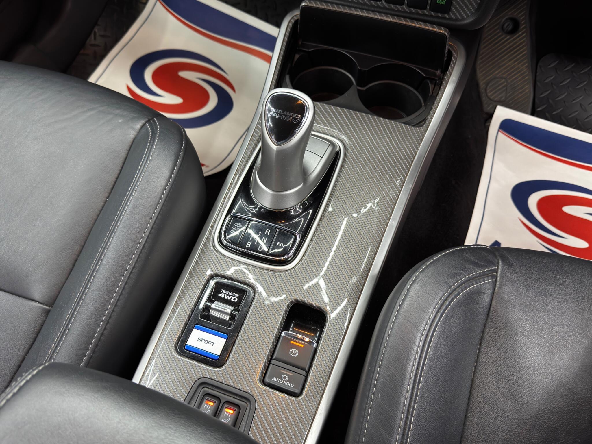 Mitsubishi Outlander - Image 25