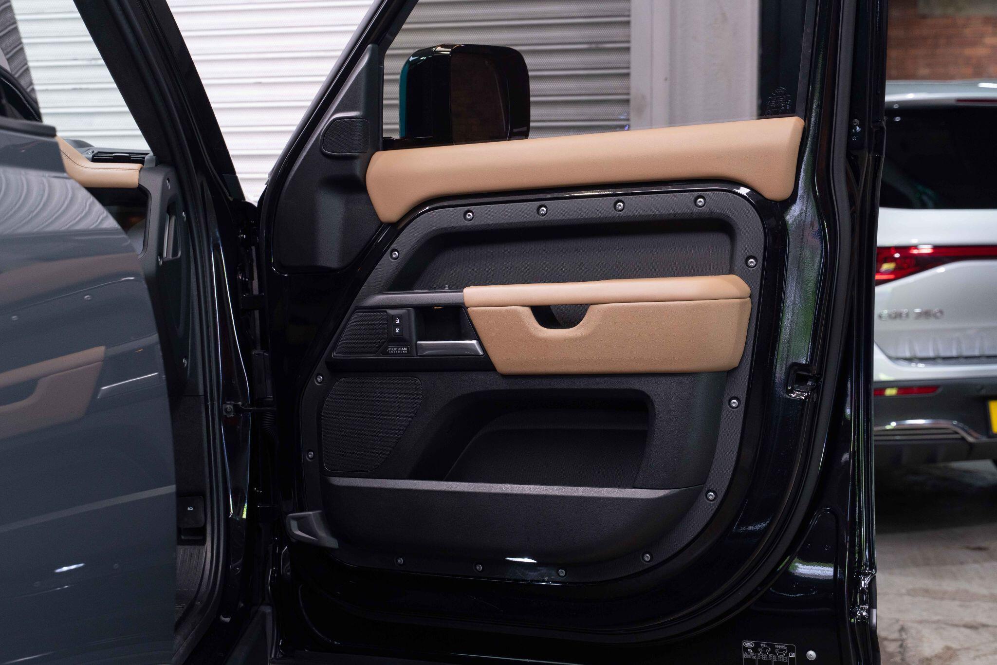 Land Rover Defender 110 - Image 14