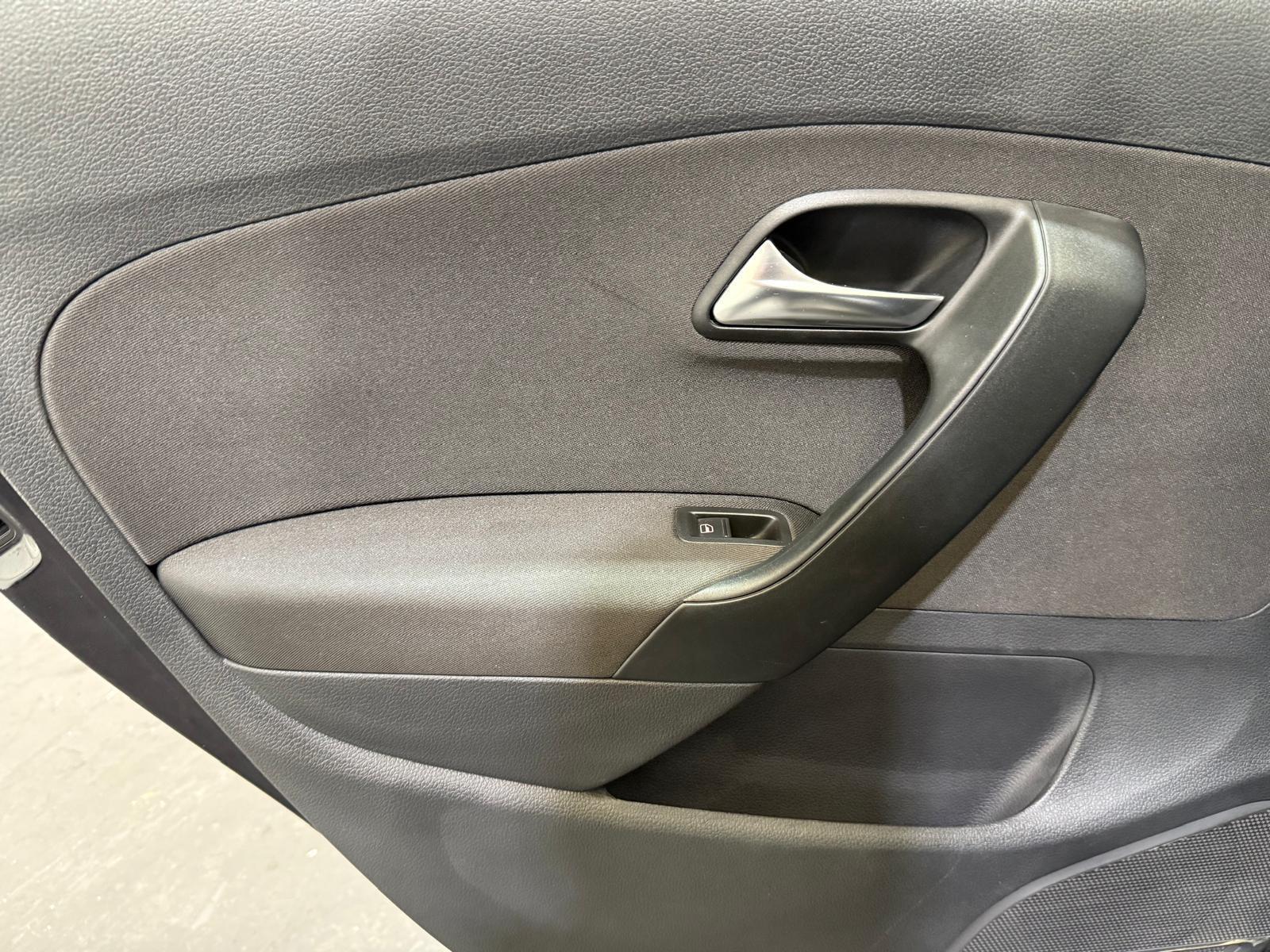 Volkswagen Polo - Image 35