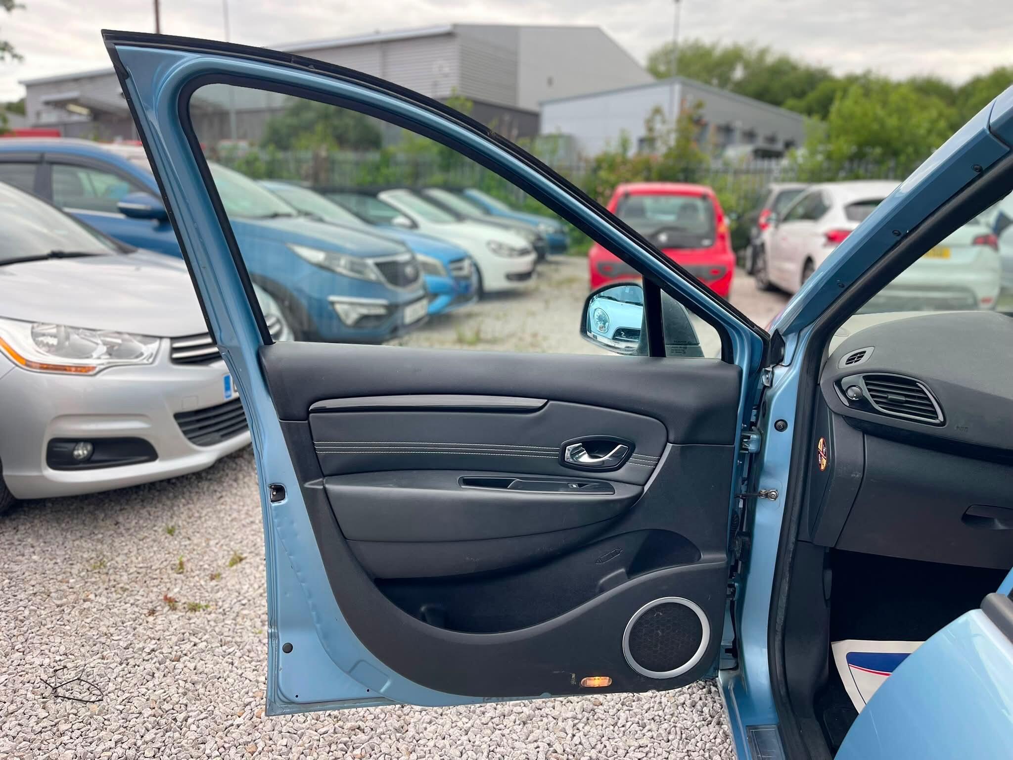 Renault Grand Scenic - Image 19
