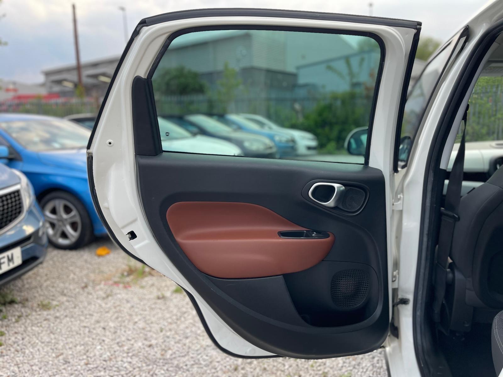 Fiat 500L - Image 9