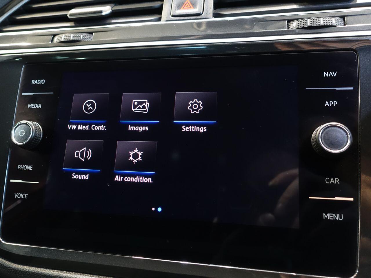 Volkswagen Tiguan - Image 35