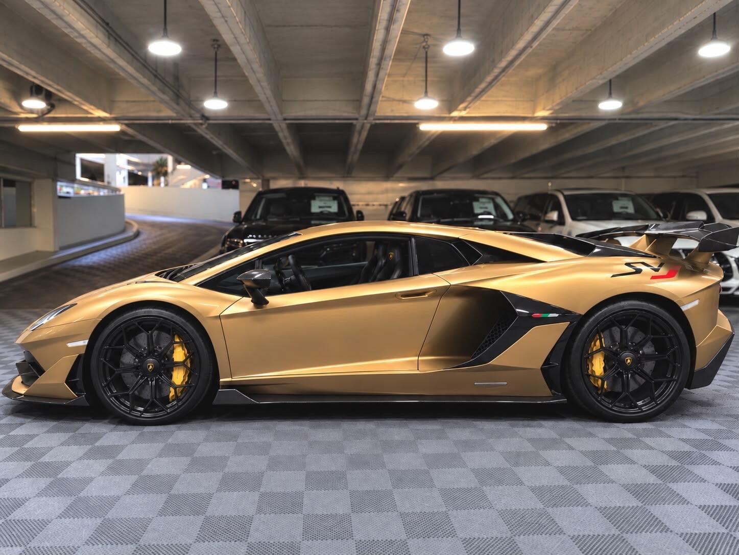 Lamborghini Aventador - Image 2
