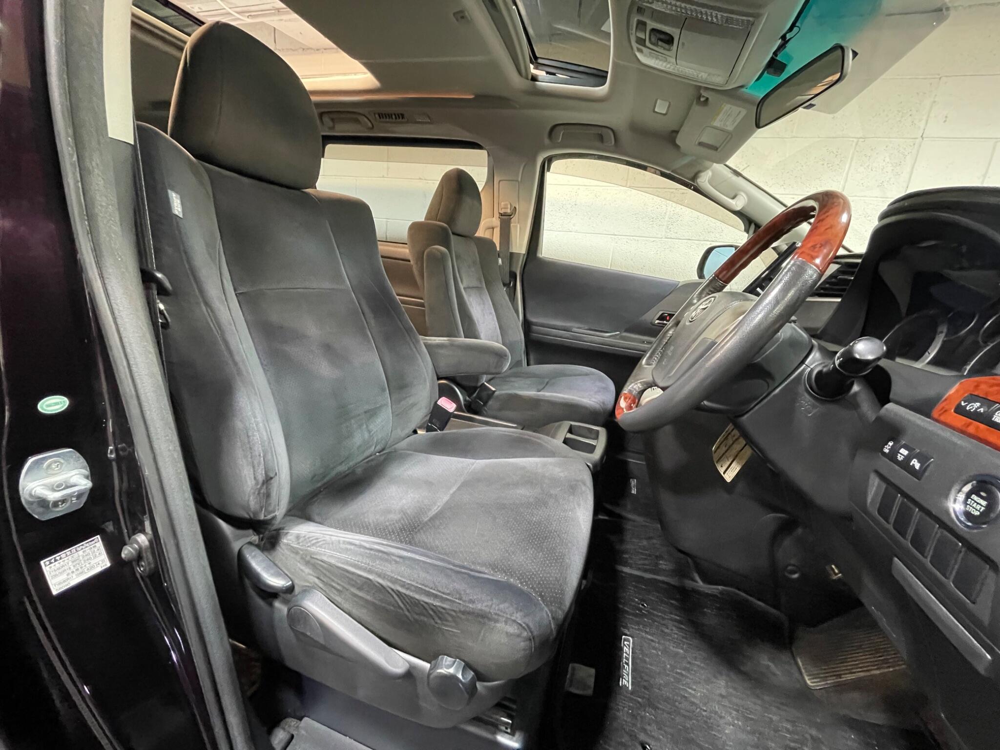 Toyota Vellfire - Image 8