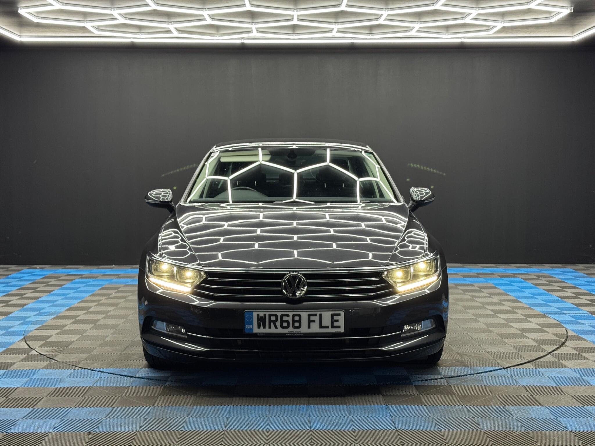 Volkswagen Passat - Image 2