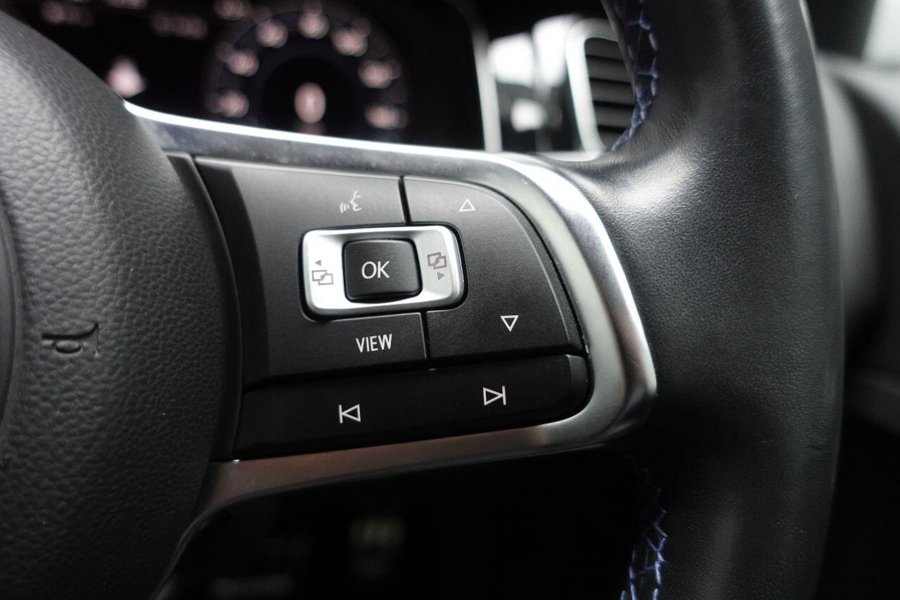 Volkswagen Golf - Image 38