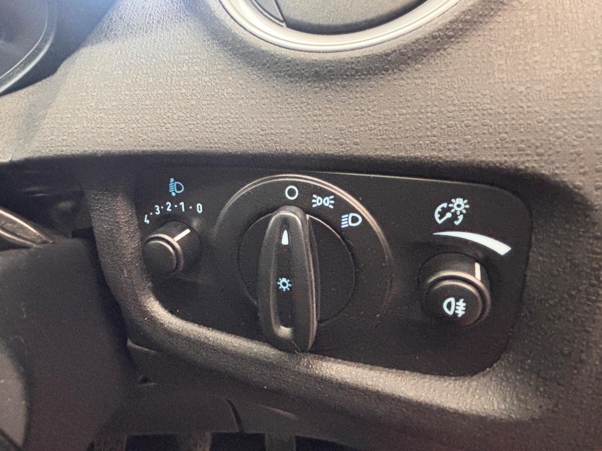 Ford Fiesta - Image 16