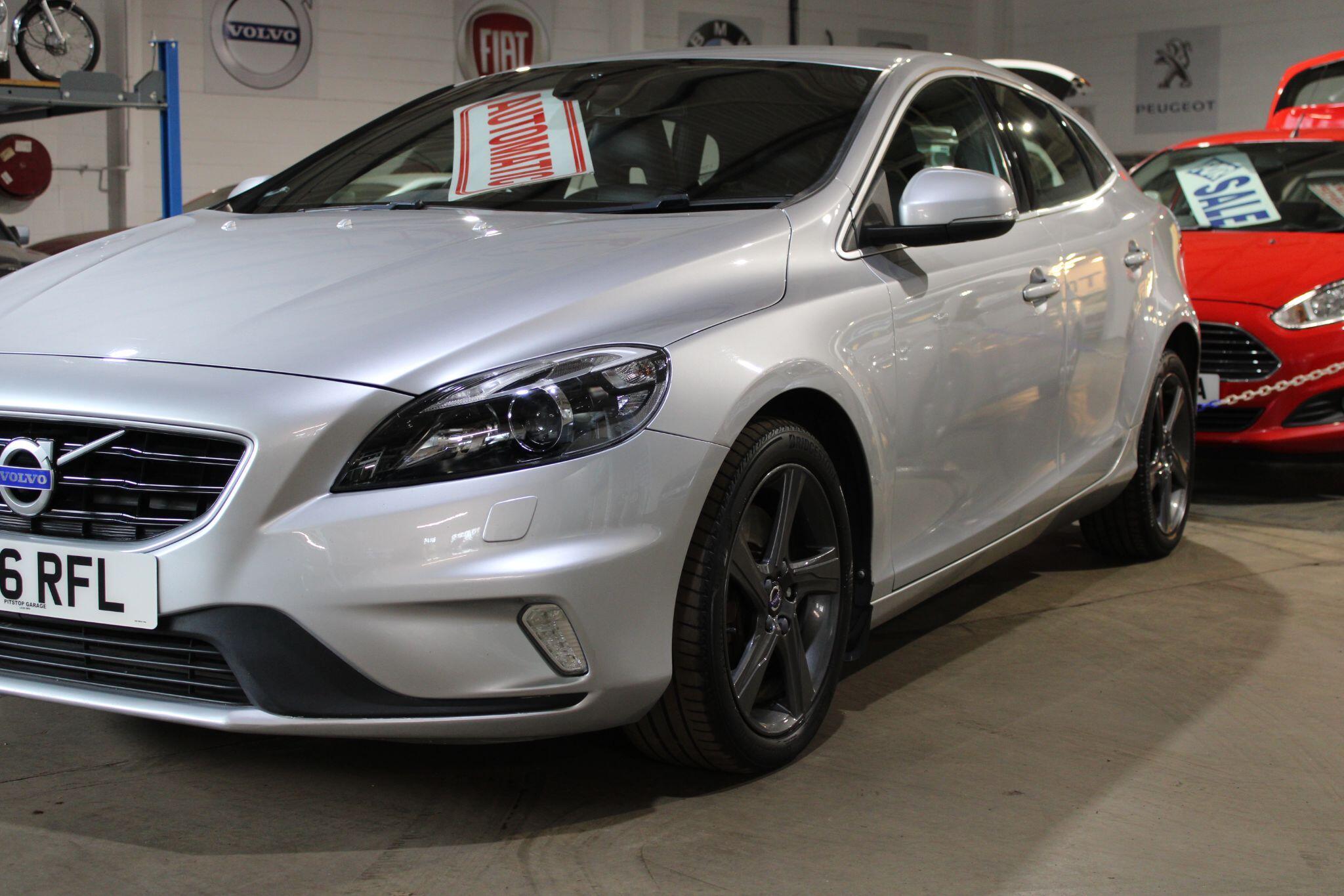Volvo V40 - Image 10