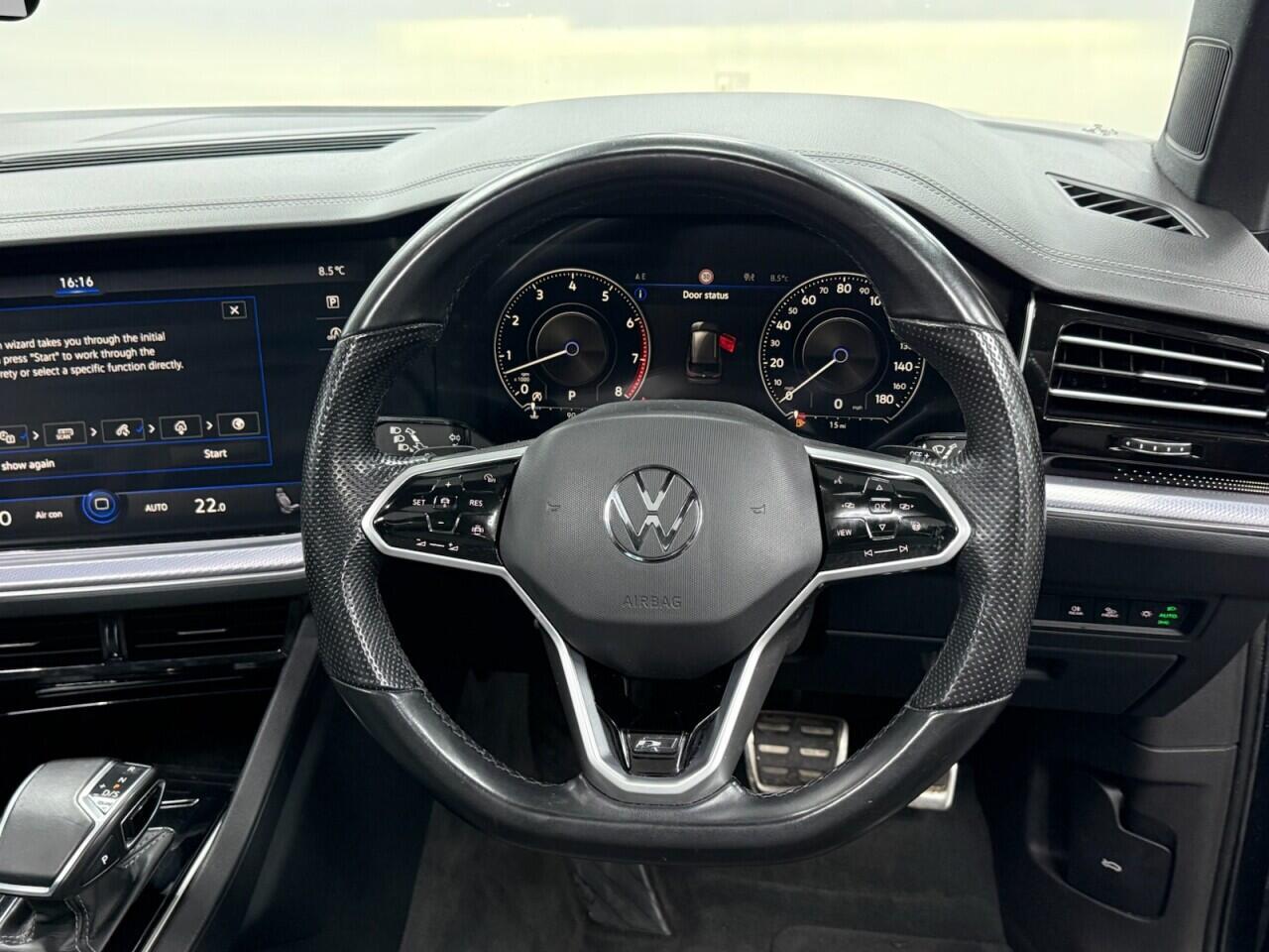 Volkswagen Touareg - Image 15