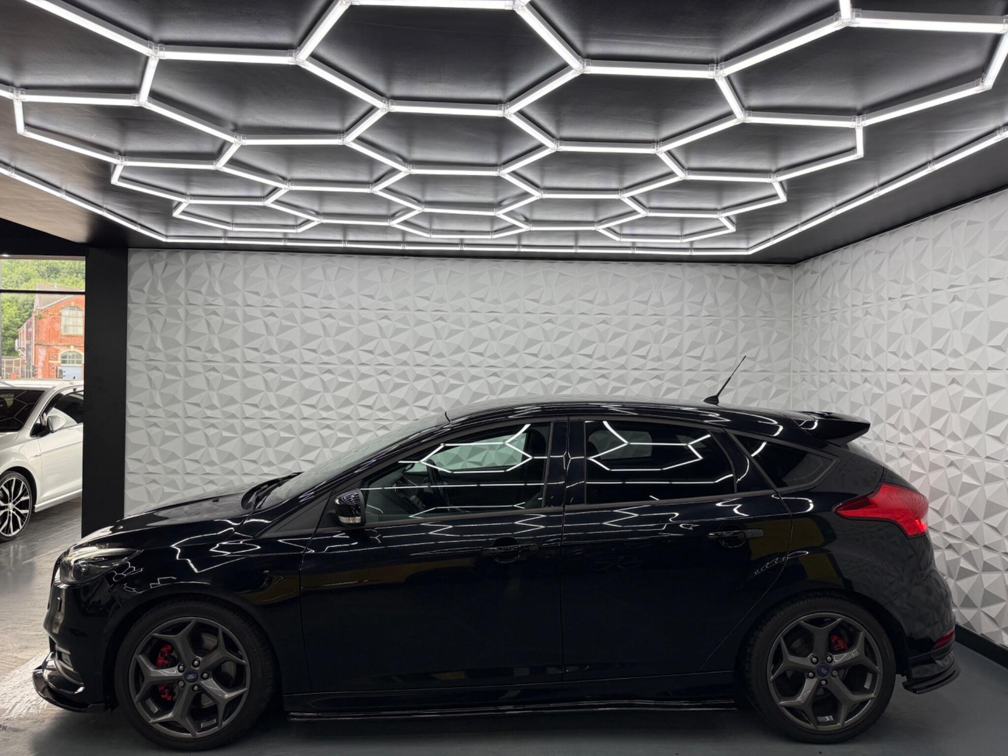 Ford Focus - Image 7