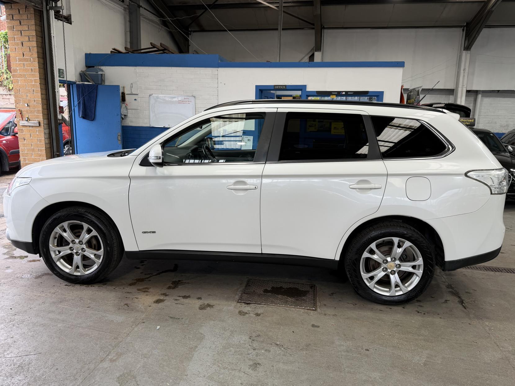 Mitsubishi Outlander - Image 2