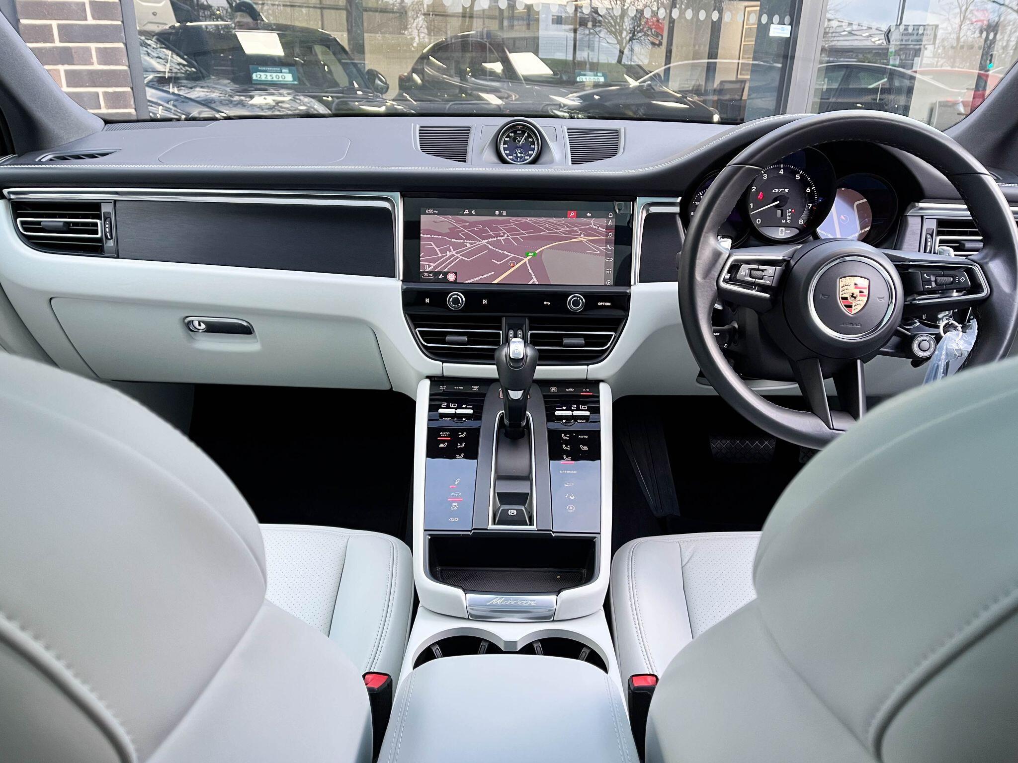 Porsche Macan - Image 10