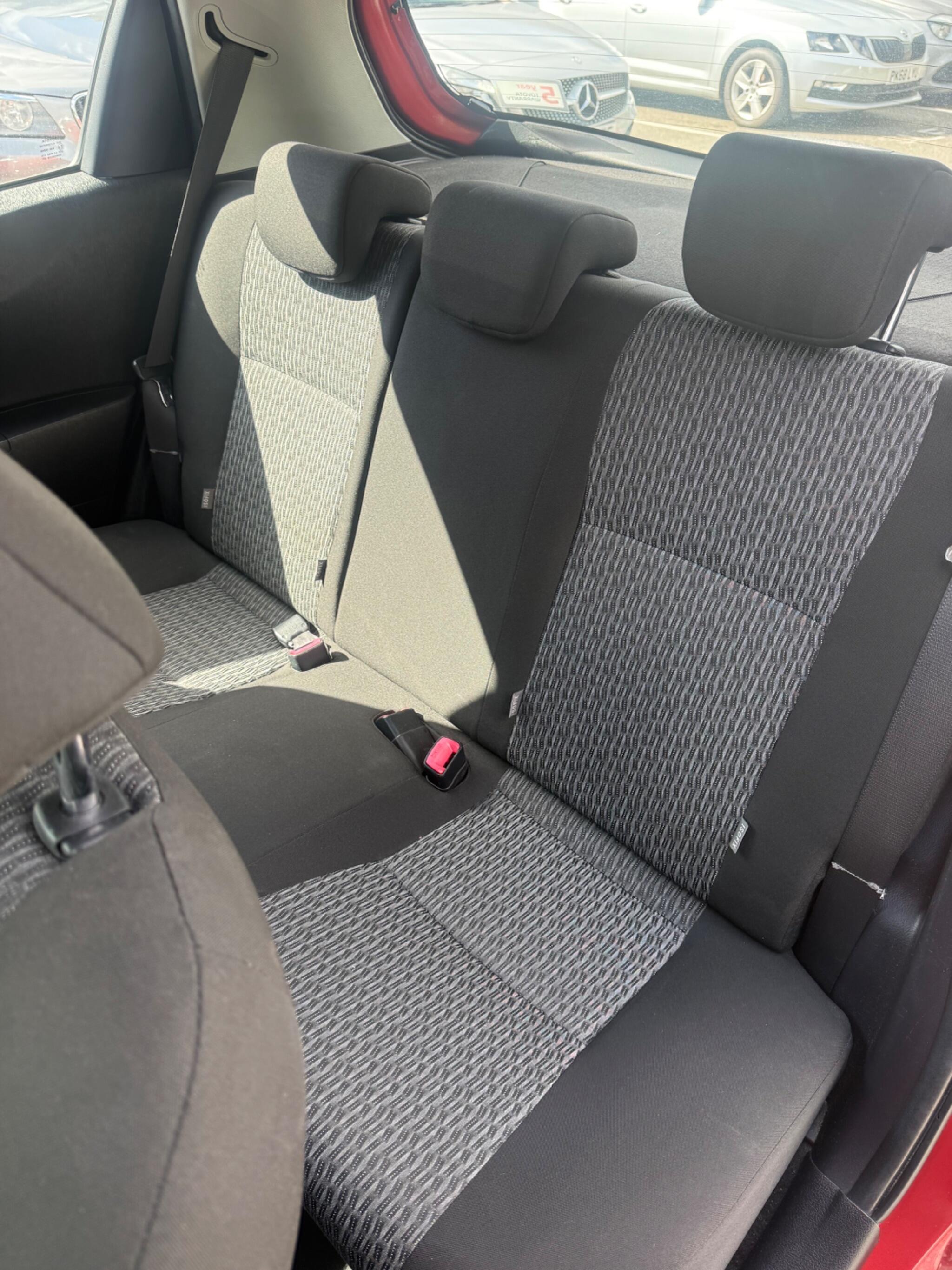 Toyota Yaris - Image 12