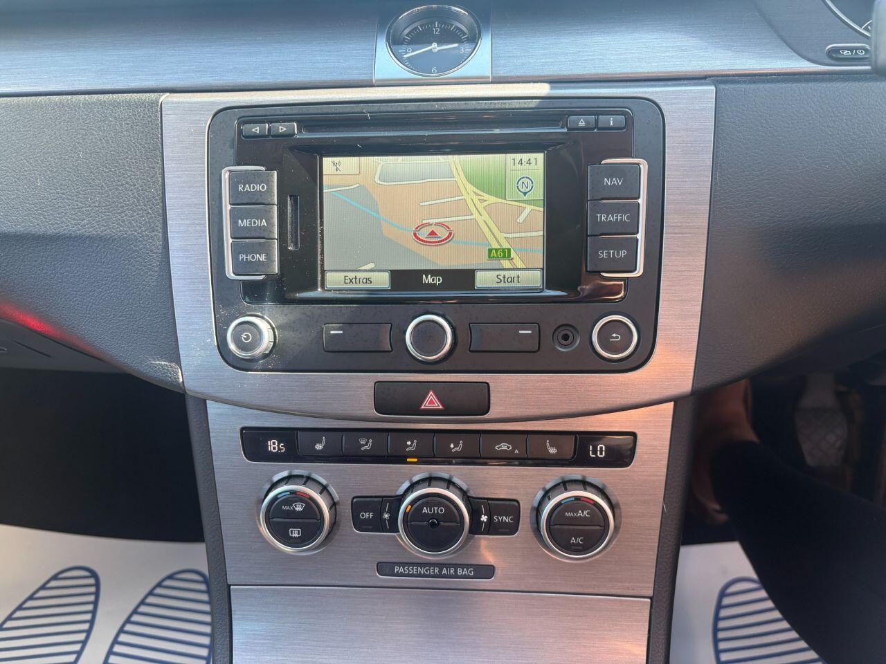 Volkswagen Passat - Image 16