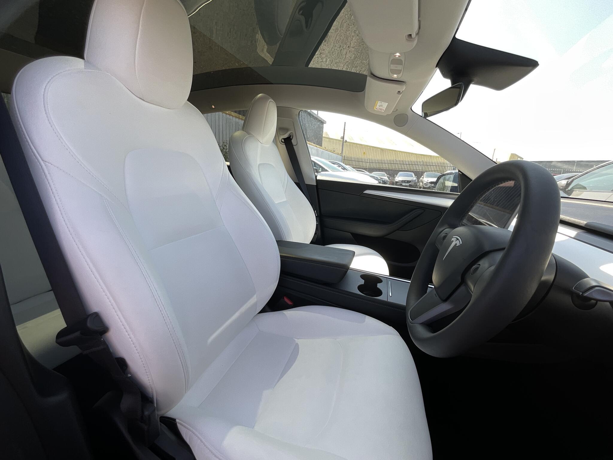 Tesla Model Y - Image 3