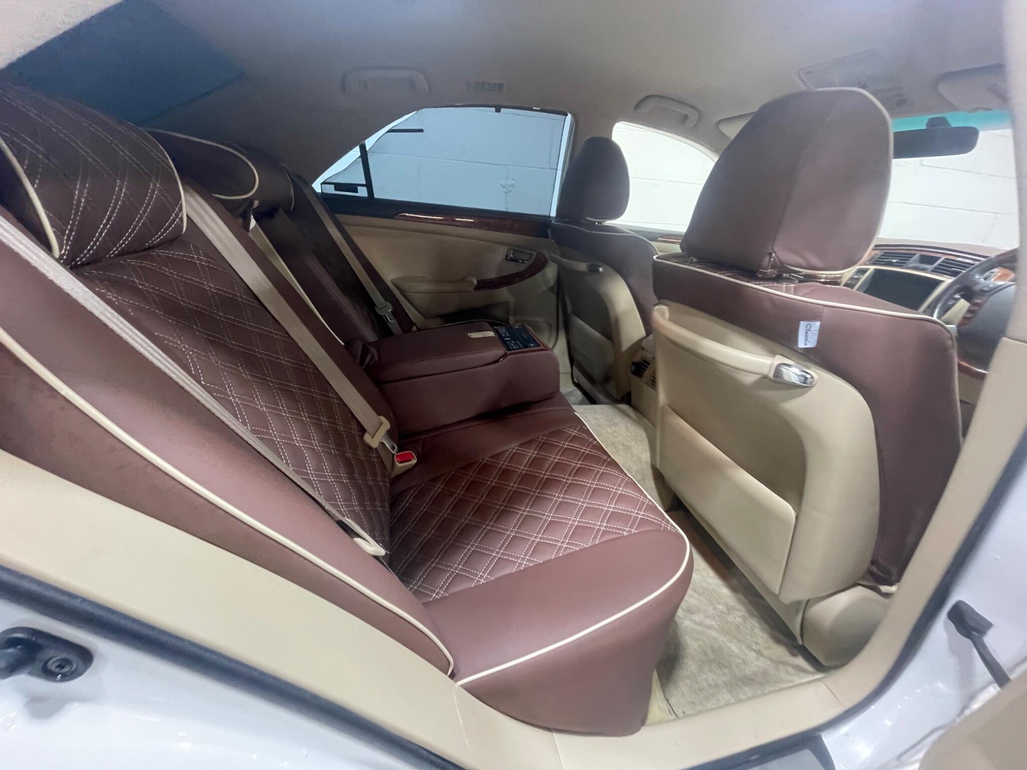 Toyota CROWN - Image 12