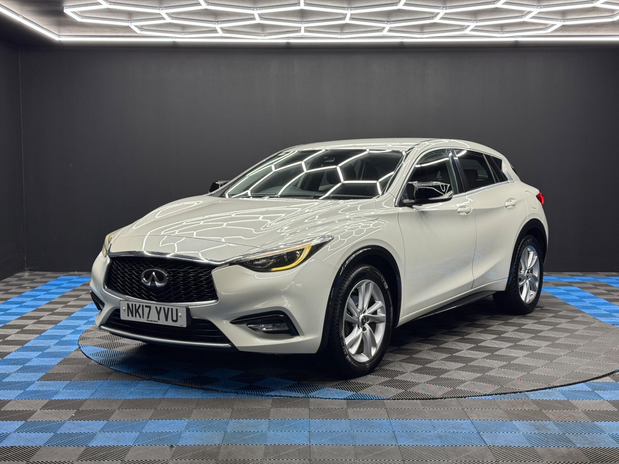 Infiniti Q30 - Image 3
