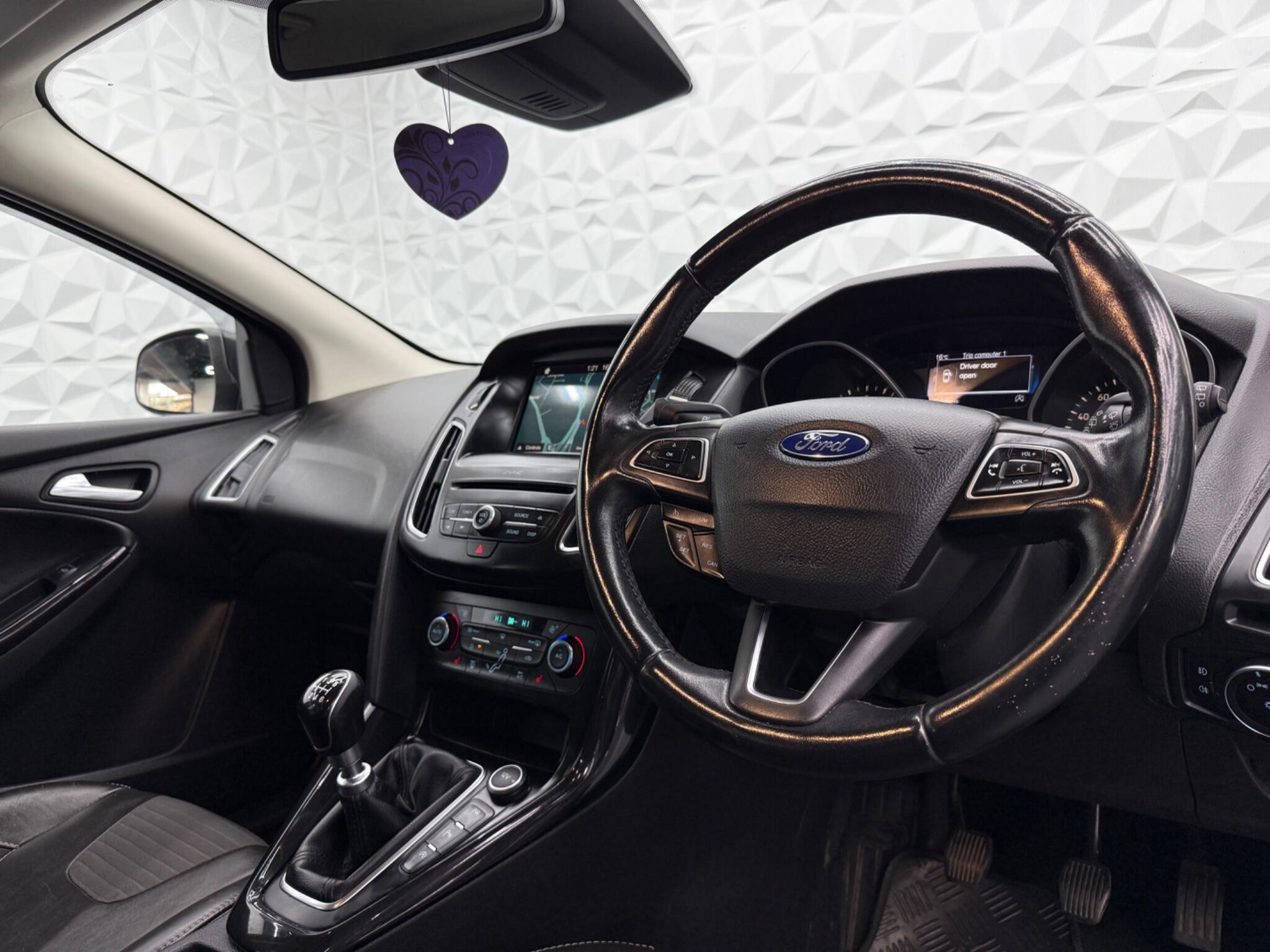 Ford Focus - Image 20
