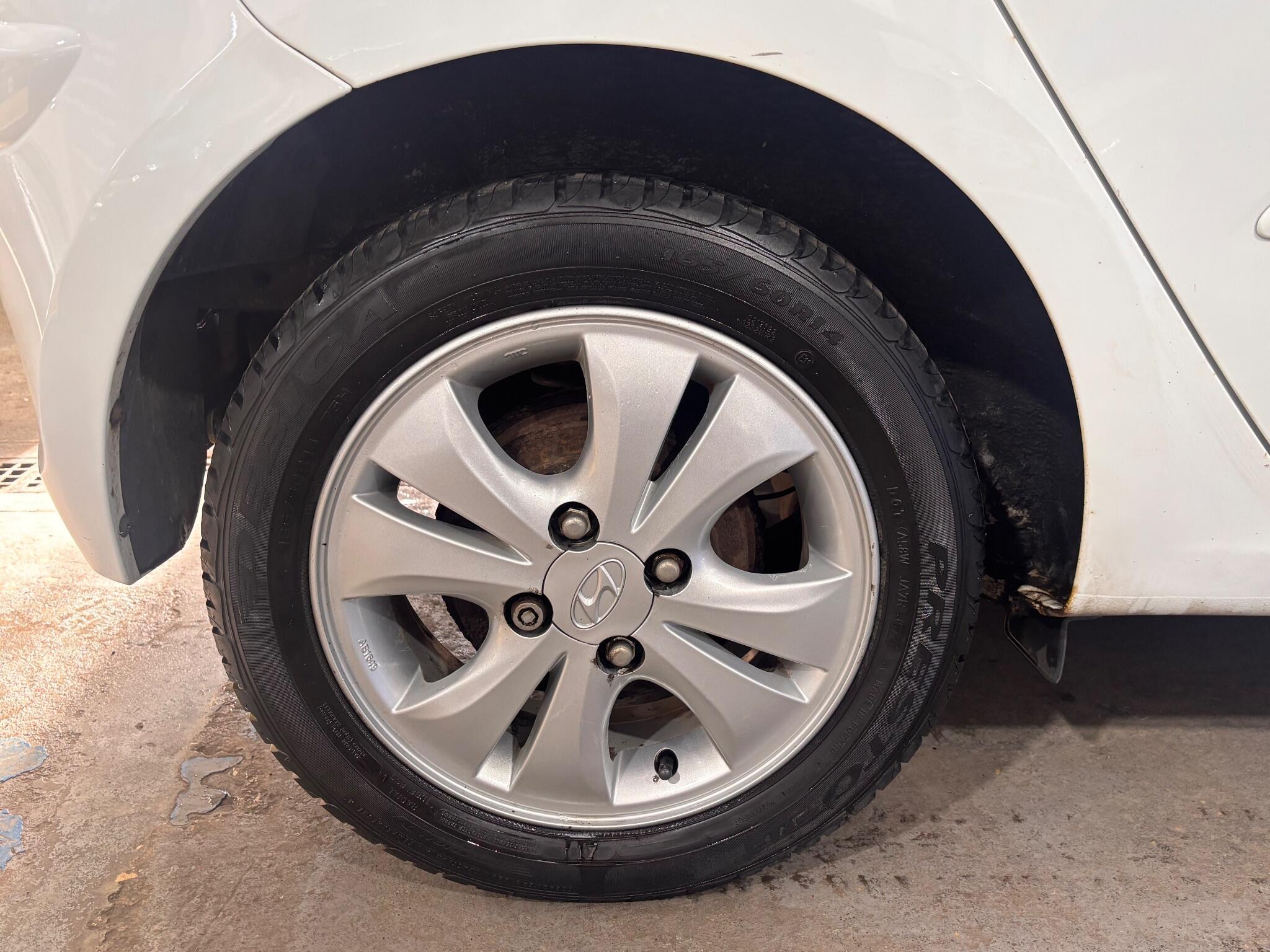 Hyundai i10 - Image 12