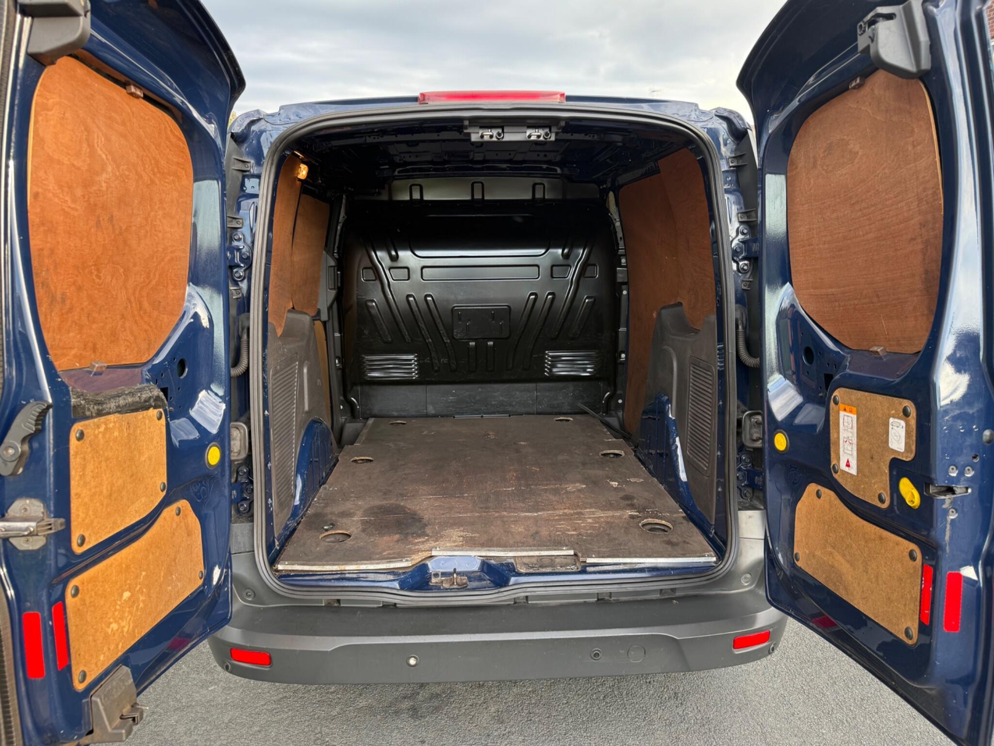 Ford Transit Connect - Image 14